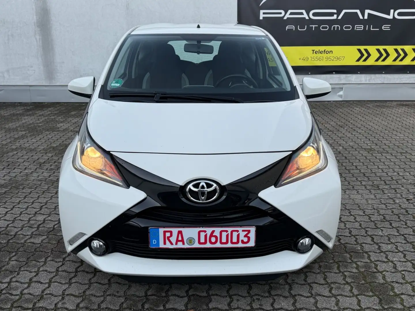 Toyota Aygo AYGO x-play touch /KLIMA/PDC/NAVI/TÜV/1HAND Blanc - 2