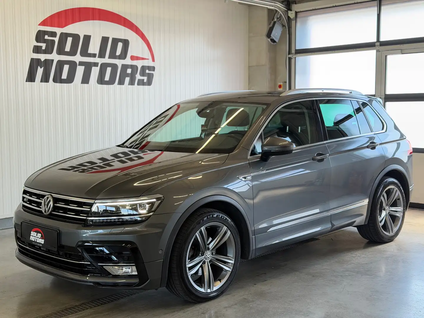 Volkswagen Tiguan 4Motion/R-Line/ACC/Spurhalte/Navi/Kamera/LED/AHK/ Grau - 1
