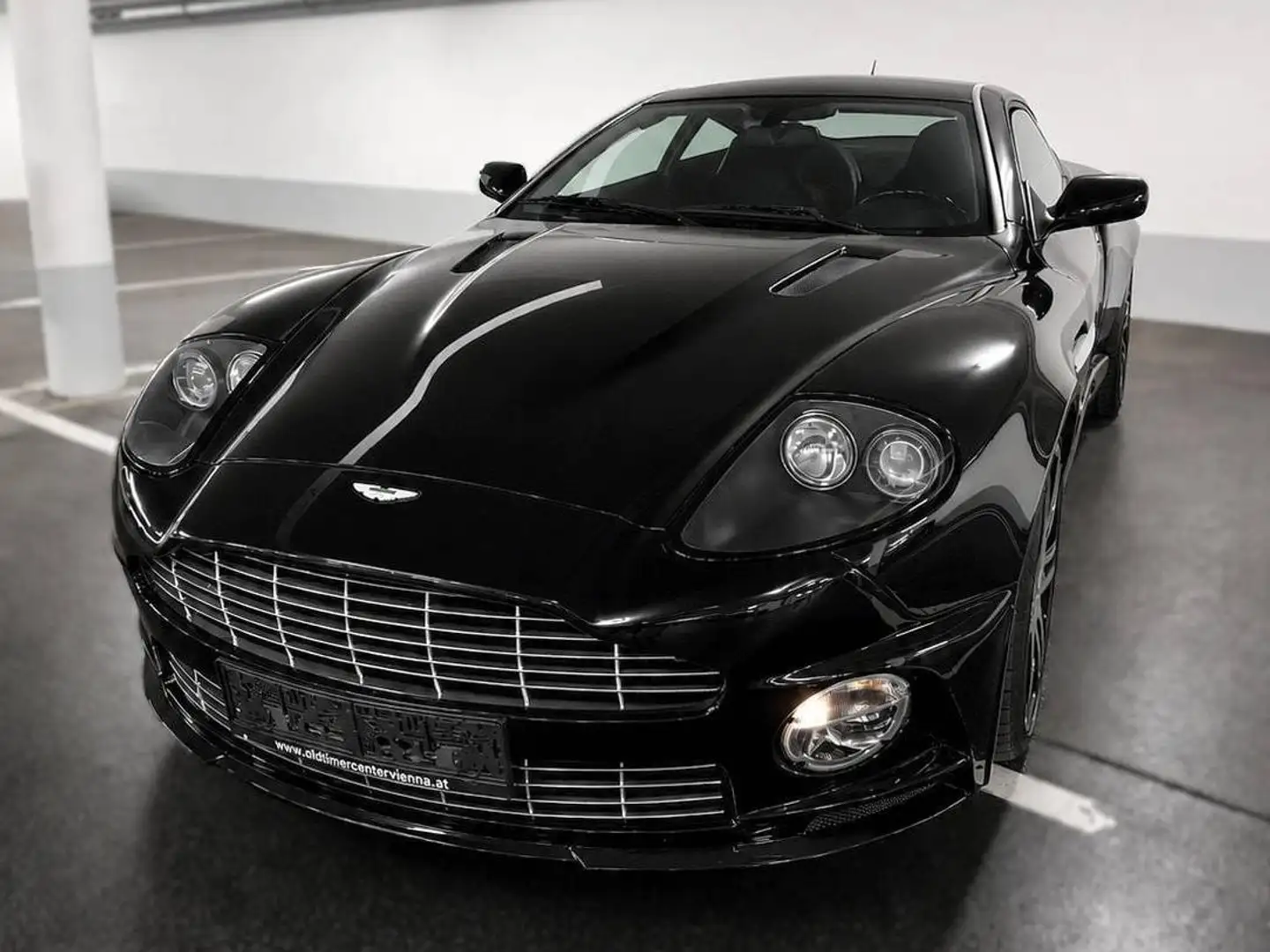 Aston Martin Vanquish V12 Vanquish S Schwarz - 1