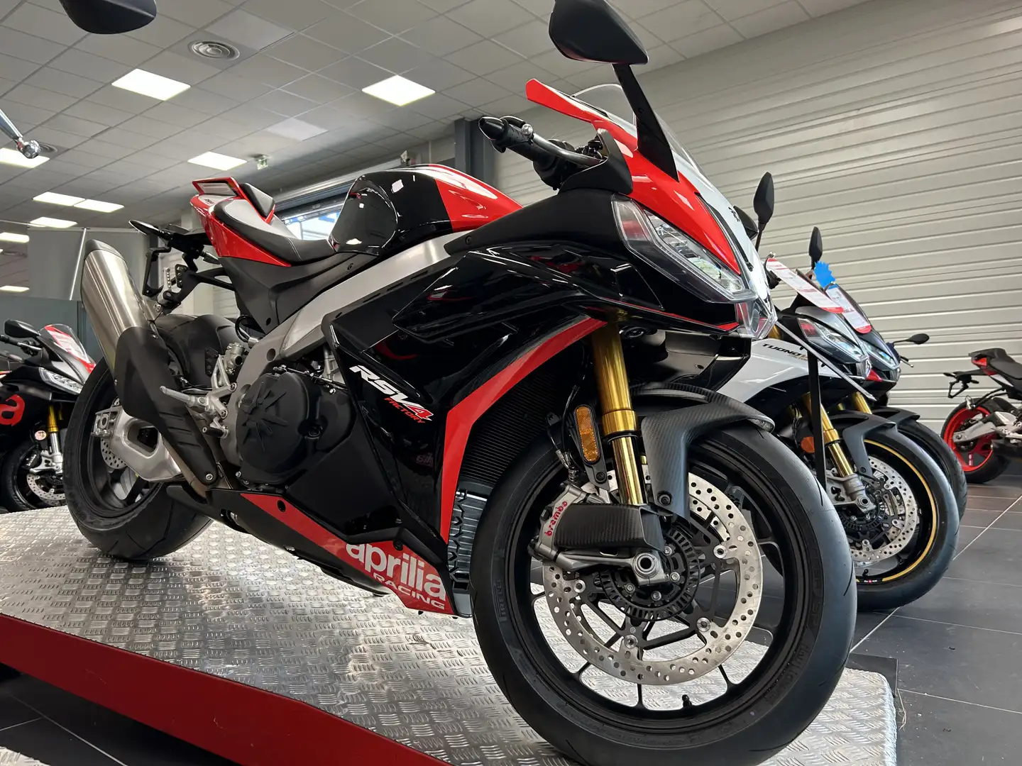 Aprilia RSV4 Negru - 1
