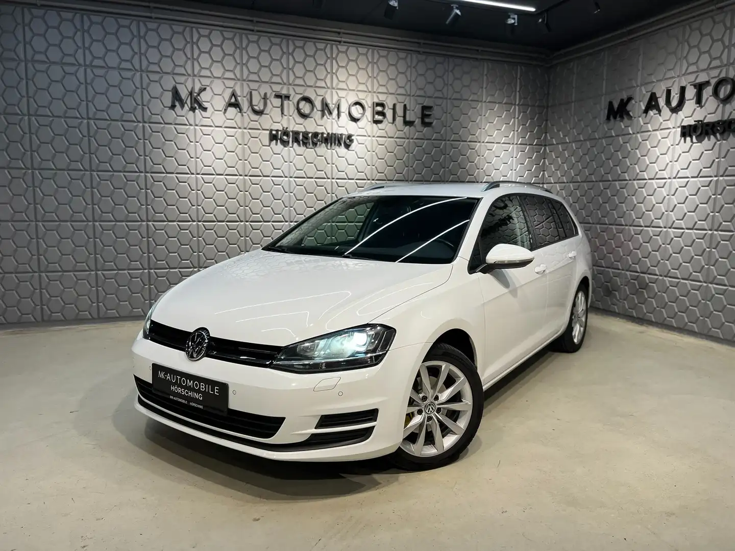 Volkswagen Golf Variant Comfortline BMT 1,6 TDI*RFK*AHK*BI-XENON*SITZHEIZU Weiß - 1