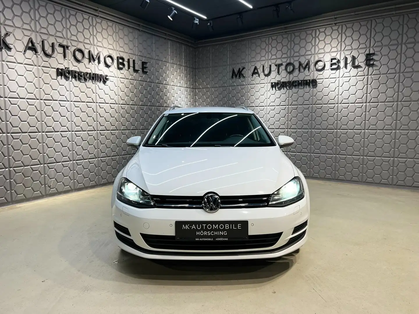 Volkswagen Golf Variant Comfortline BMT 1,6 TDI*RFK*AHK*BI-XENON*SITZHEIZU Weiß - 2