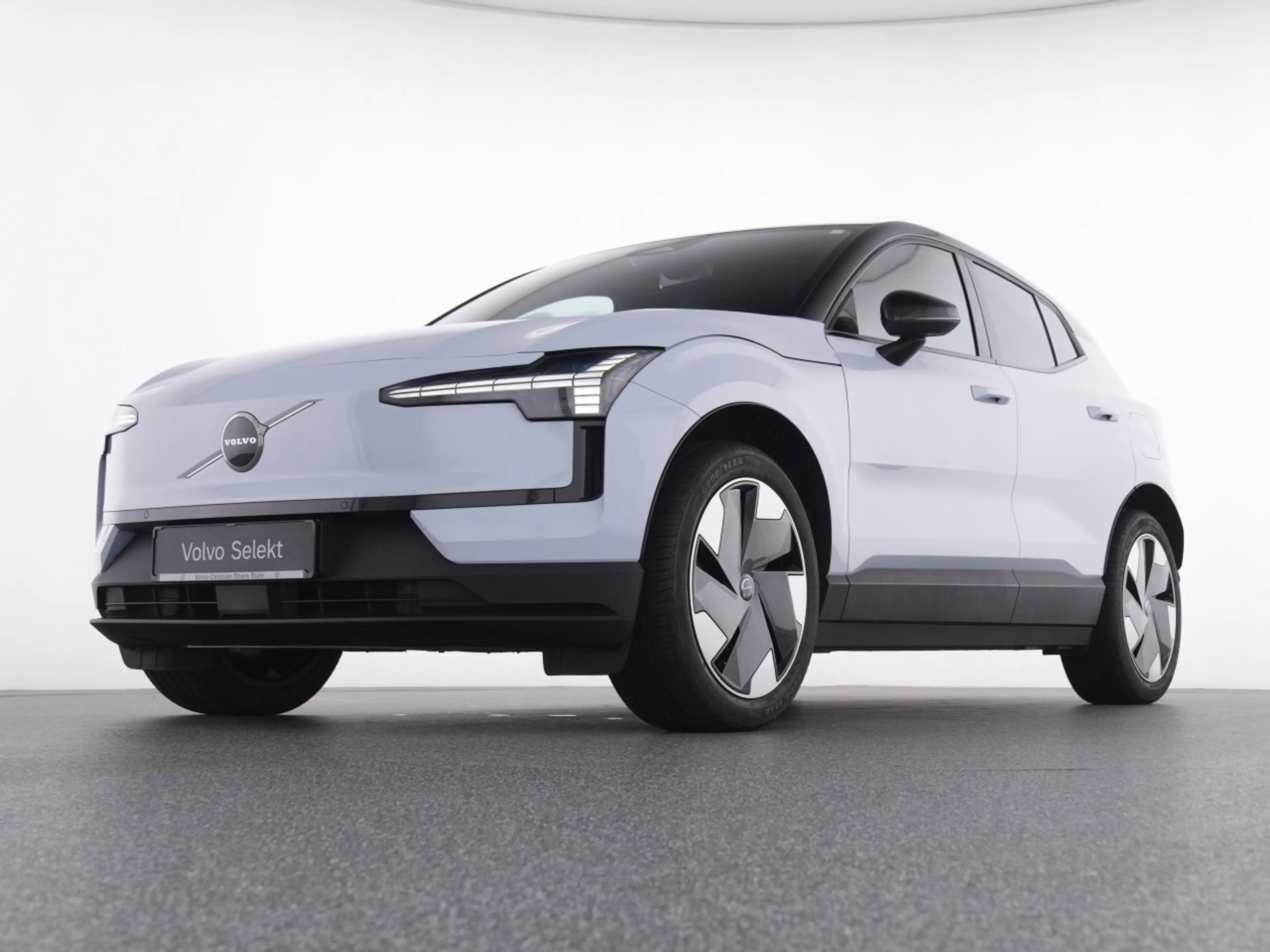 Volvo EX30 PURE ELECTRIC RWD PLUS WINTERPAK+LM19+NAVI+ — photo 8