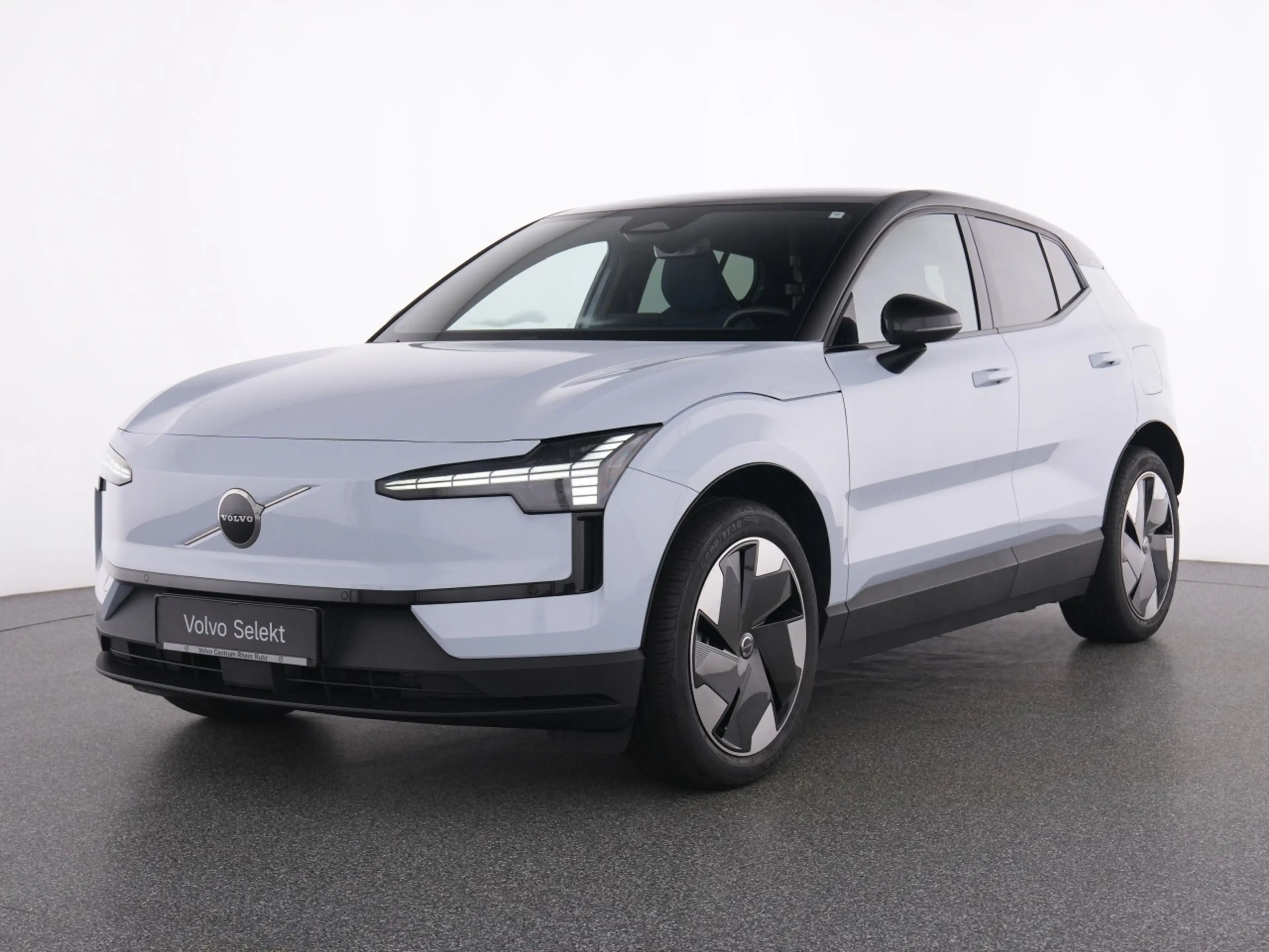 Volvo EX30 PURE ELECTRIC RWD PLUS WINTERPAK+LM19+NAVI+ — photo 2