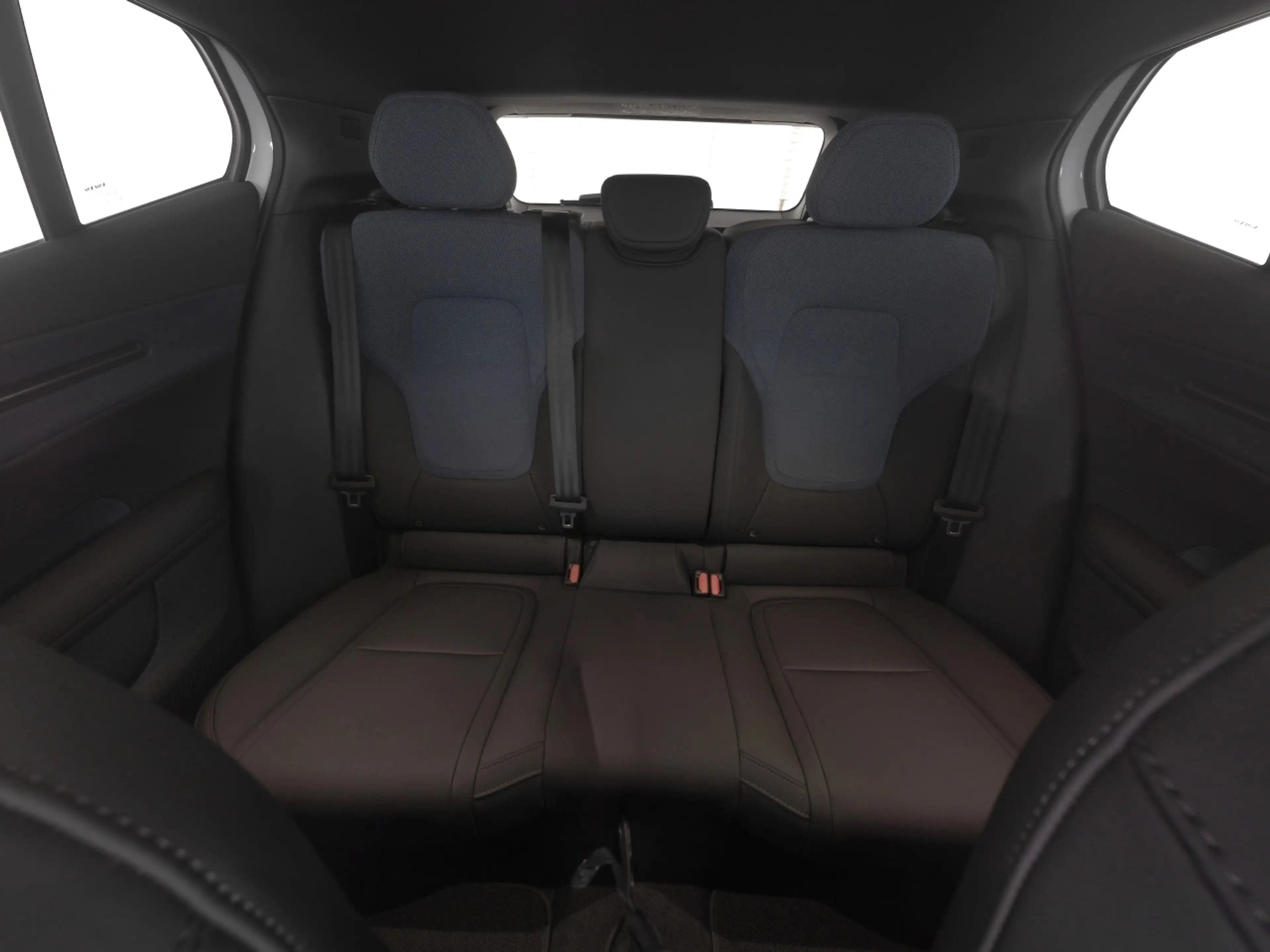 Volvo EX30 PURE ELECTRIC RWD PLUS WINTERPAK+LM19+NAVI+ — photo 7