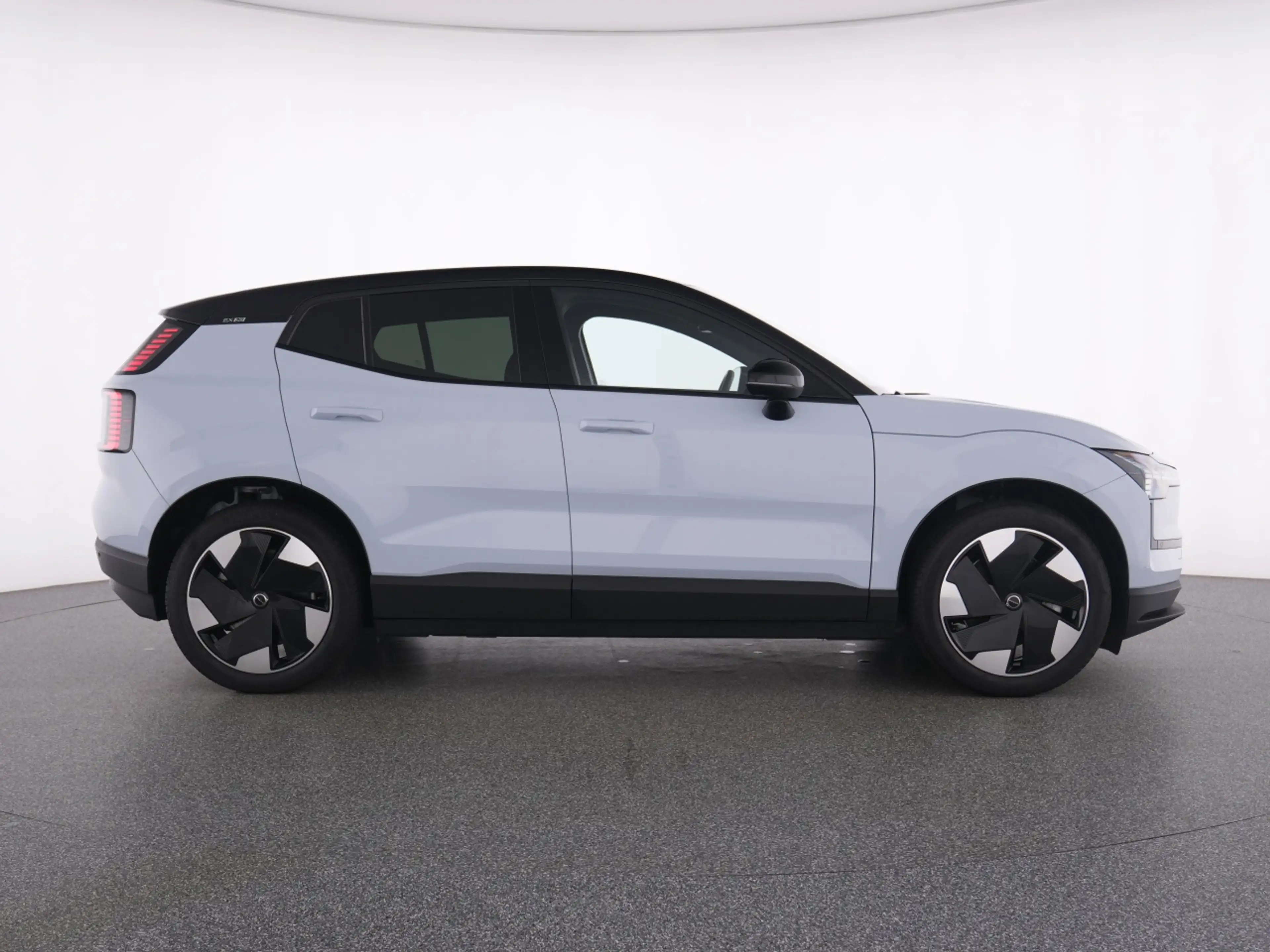 Volvo EX30 PURE ELECTRIC RWD PLUS WINTERPAK+LM19+NAVI+ — photo 13