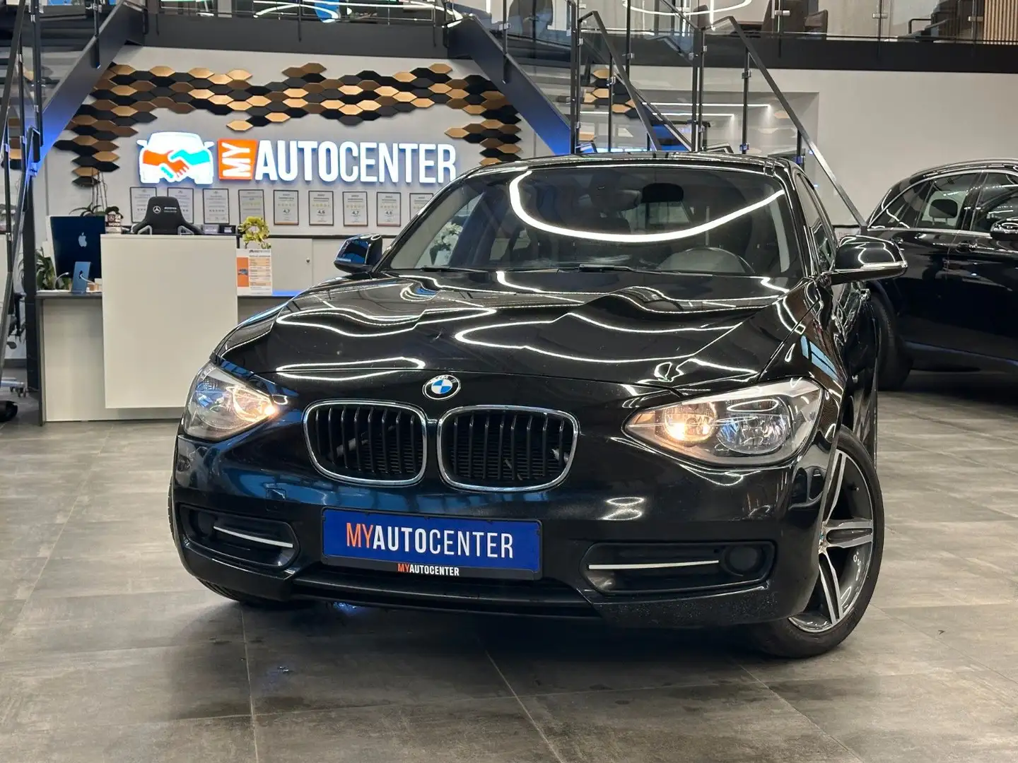 BMW 116 i Limousine 5-trg. *Klima*Isofix*PDC*CD* Noir - 1