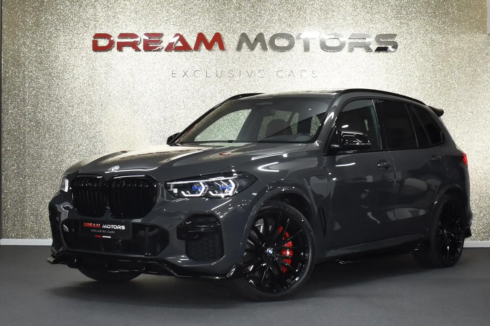 BMW X5 45e M-Sport xDrive 394pk | AKRAPOVIC | CRYSTAL POO Grijs - 1