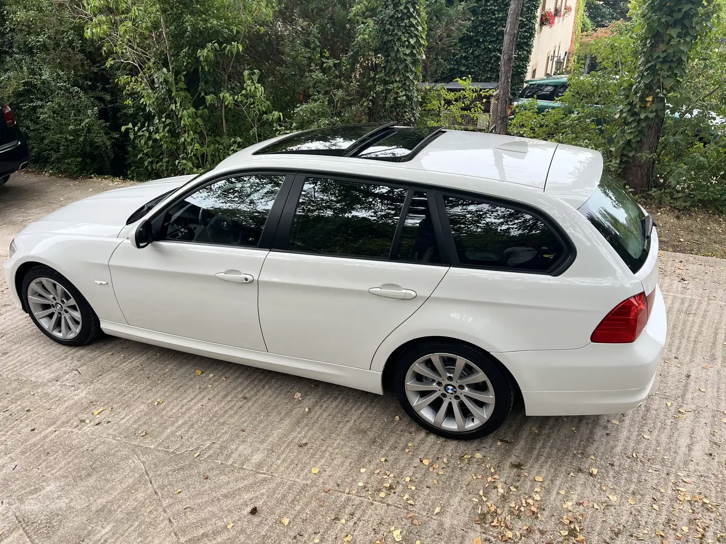 BMW 320 320d DPF Touring - 1