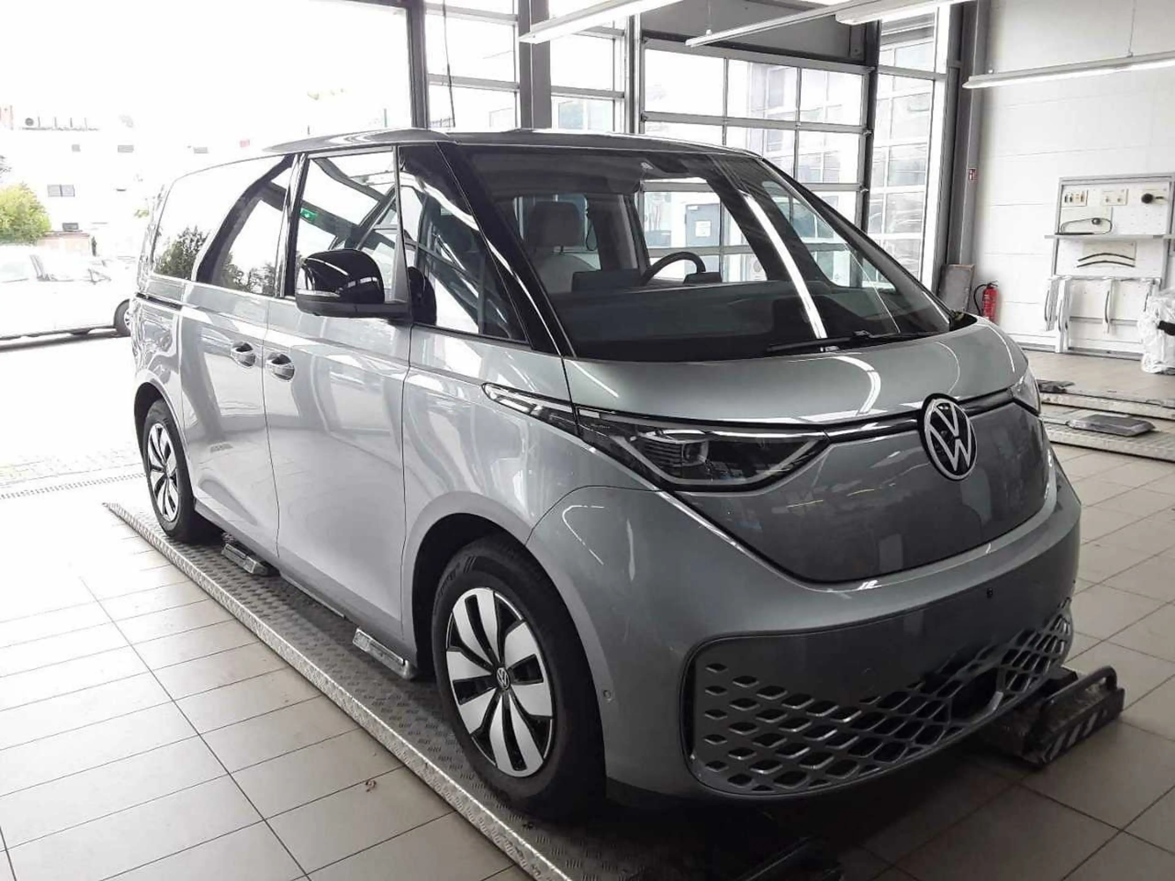 Volkswagen ID. Buzz Pro kurzer Radstand 210 kW (286 PS) Heckantrieb...