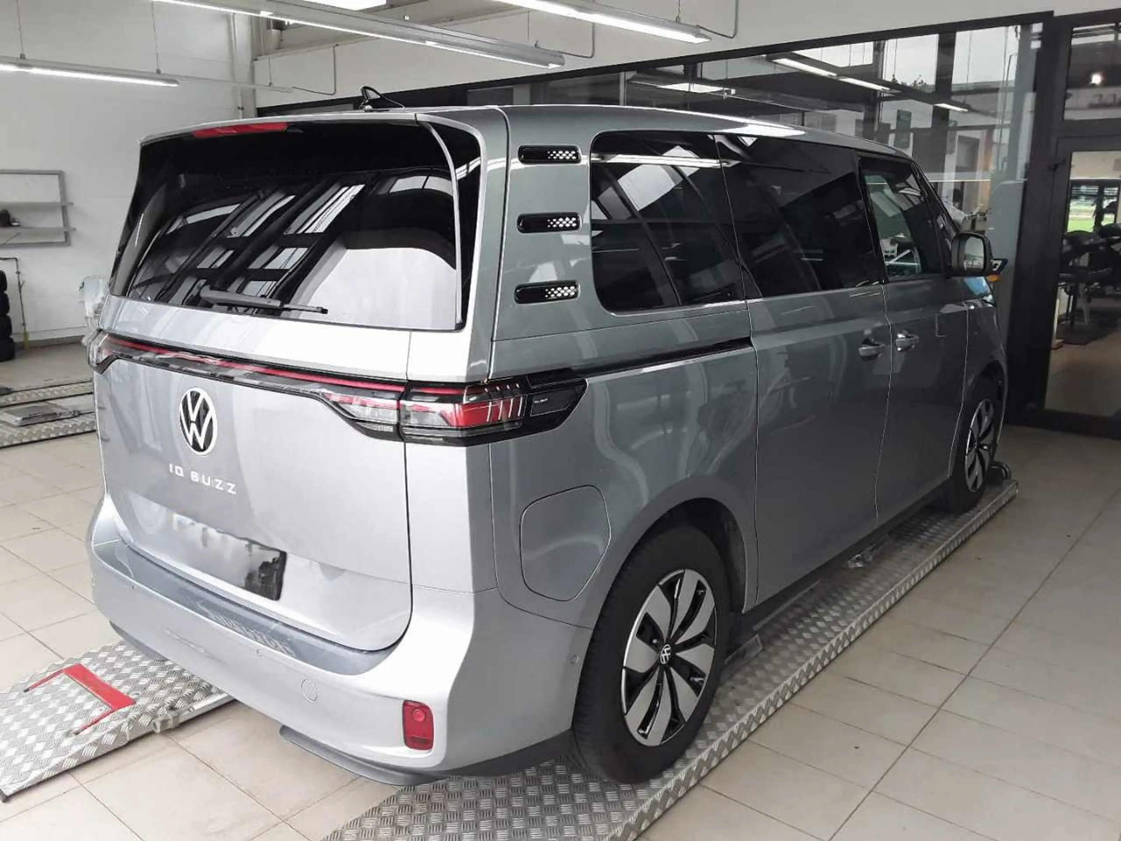 Volkswagen ID. Buzz Pro kurzer Radstand 210 kW (286 PS) Heckantrieb... — photo 4