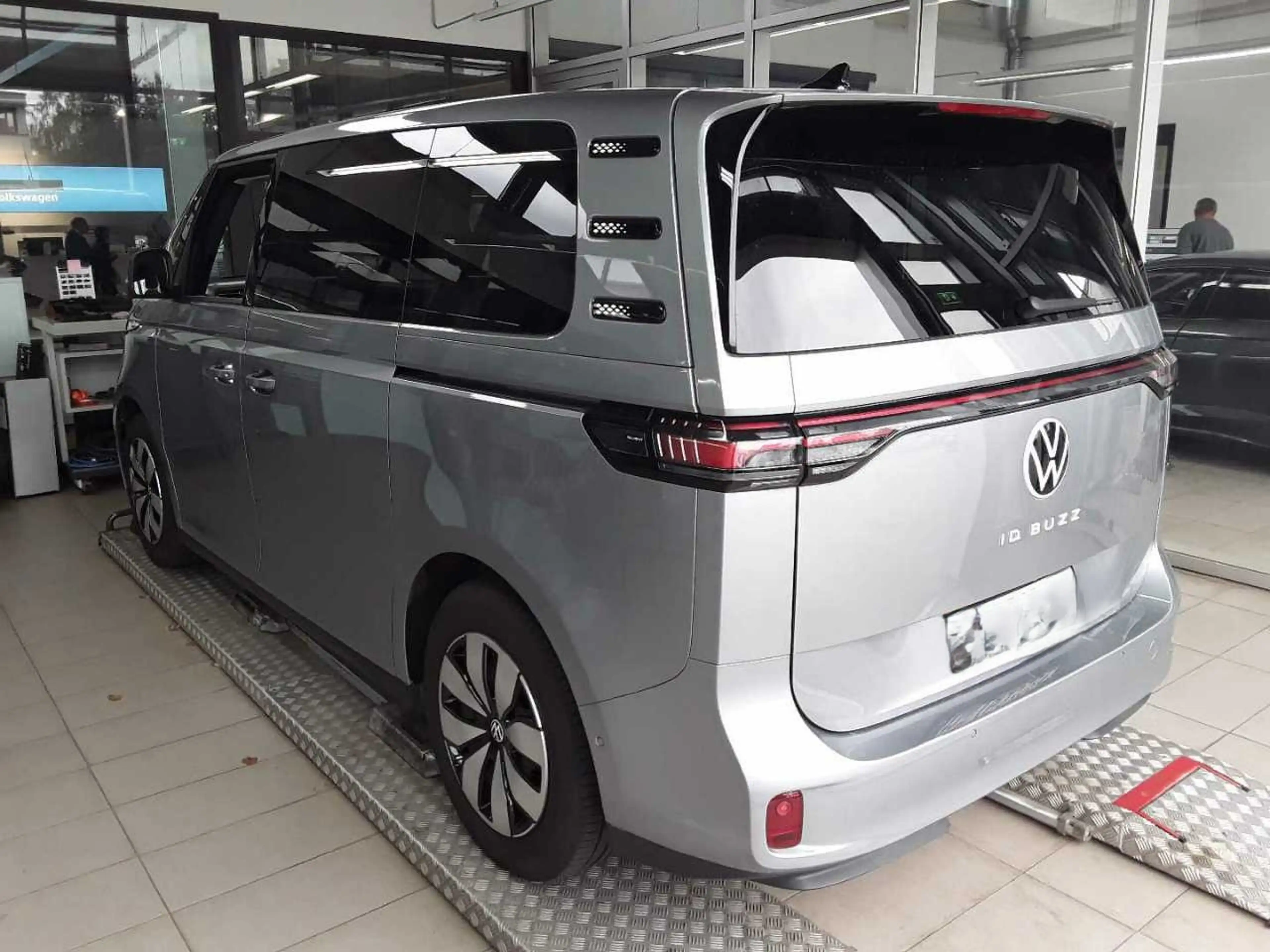 Volkswagen ID. Buzz Pro kurzer Radstand 210 kW (286 PS) Heckantrieb... — photo 3