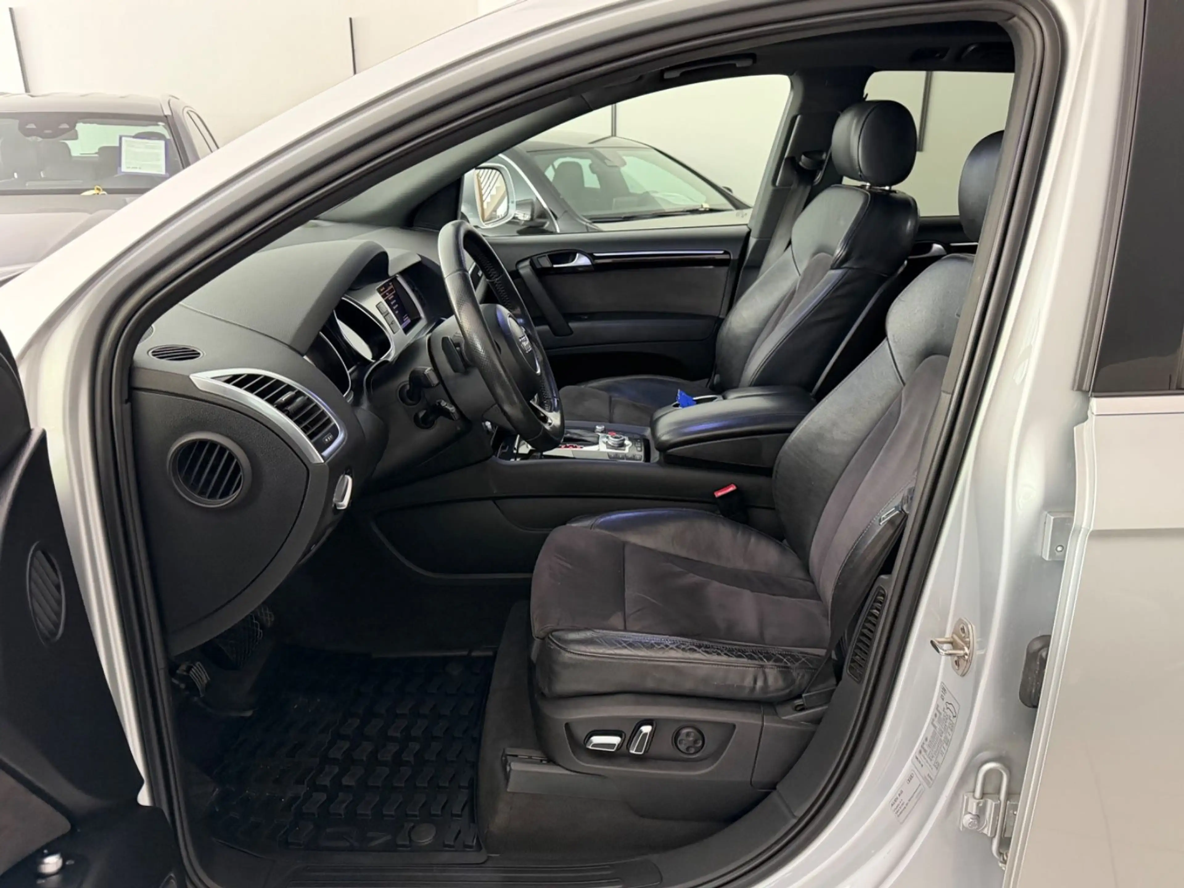 Audi Q7 3.0 TDI quattro,S-Line,Xenon,7-Sitzer,Navi,Tü — photo 9