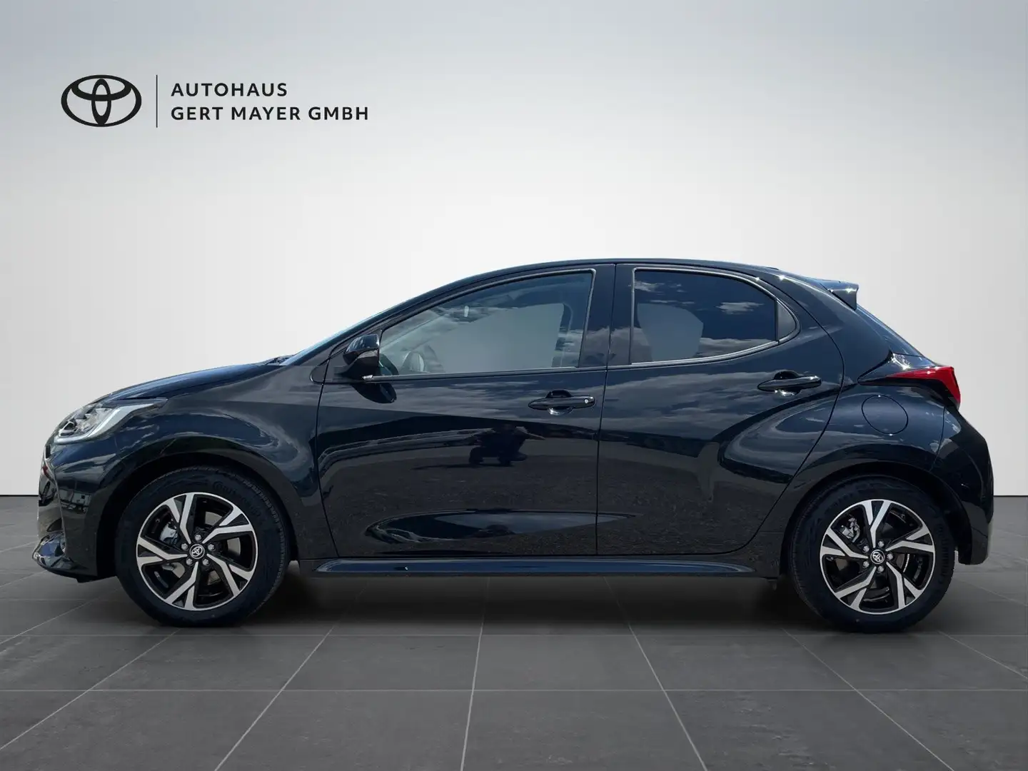 Toyota Yaris Hybrid Active Drive + Savety Paket Schwarz - 2