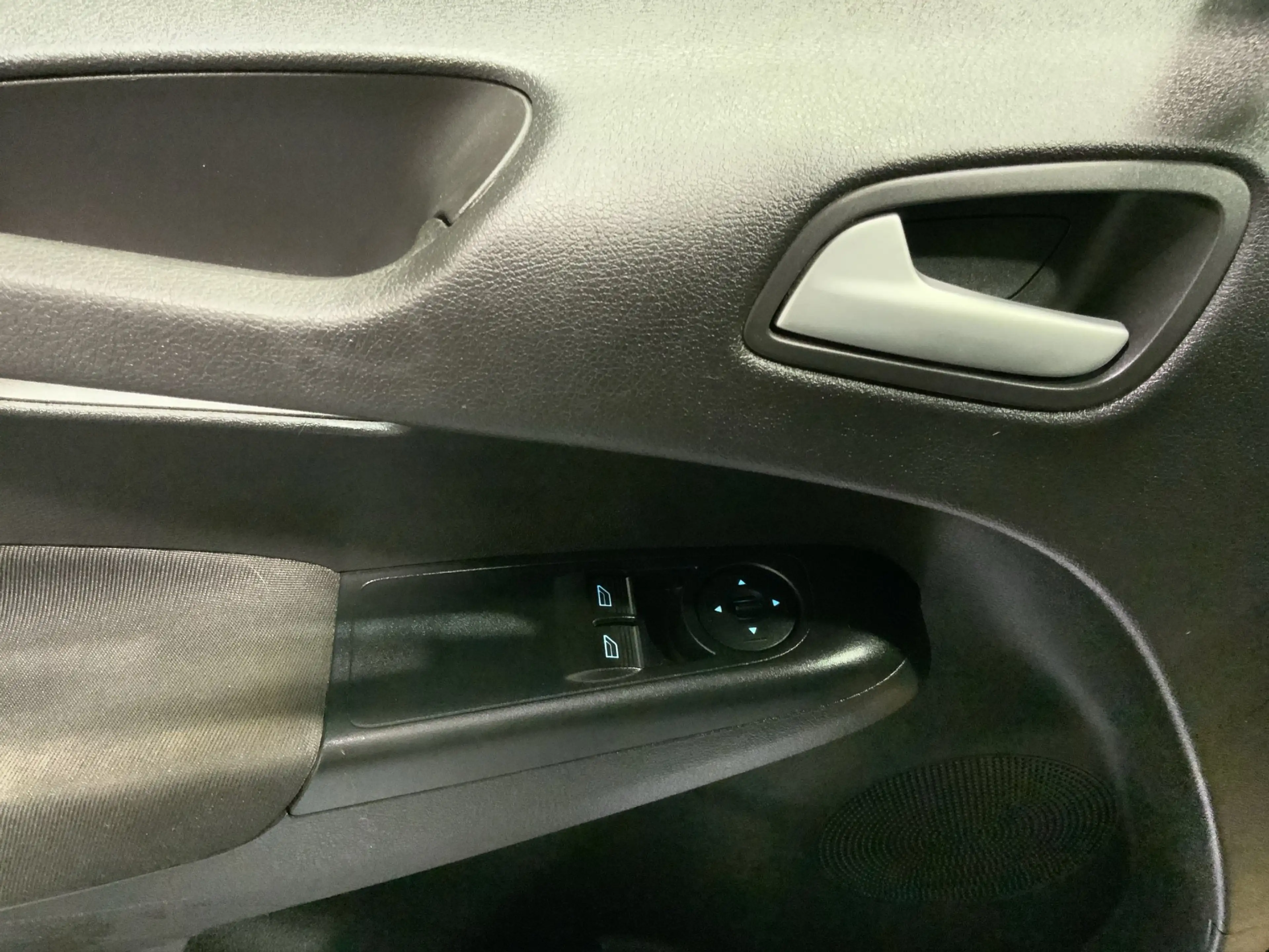 Ford Transit Courier Limited 1.5 TDCi 74kW Lieferwagen. 4-türig — photo 15