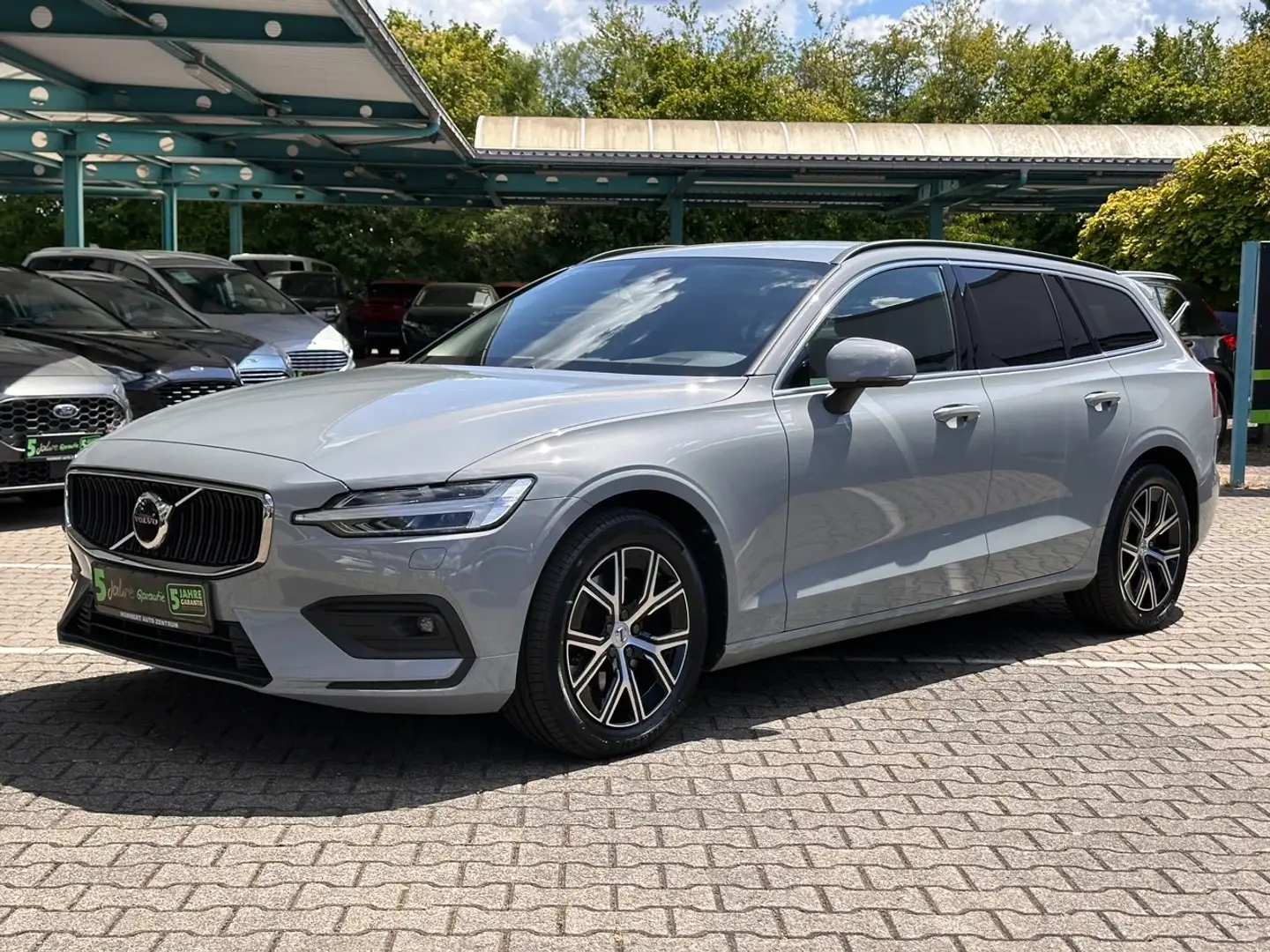 Volvo V60 Kombi B3 Core *ACC*beh.Lenk*Sitzh.v/h* Gris - 2