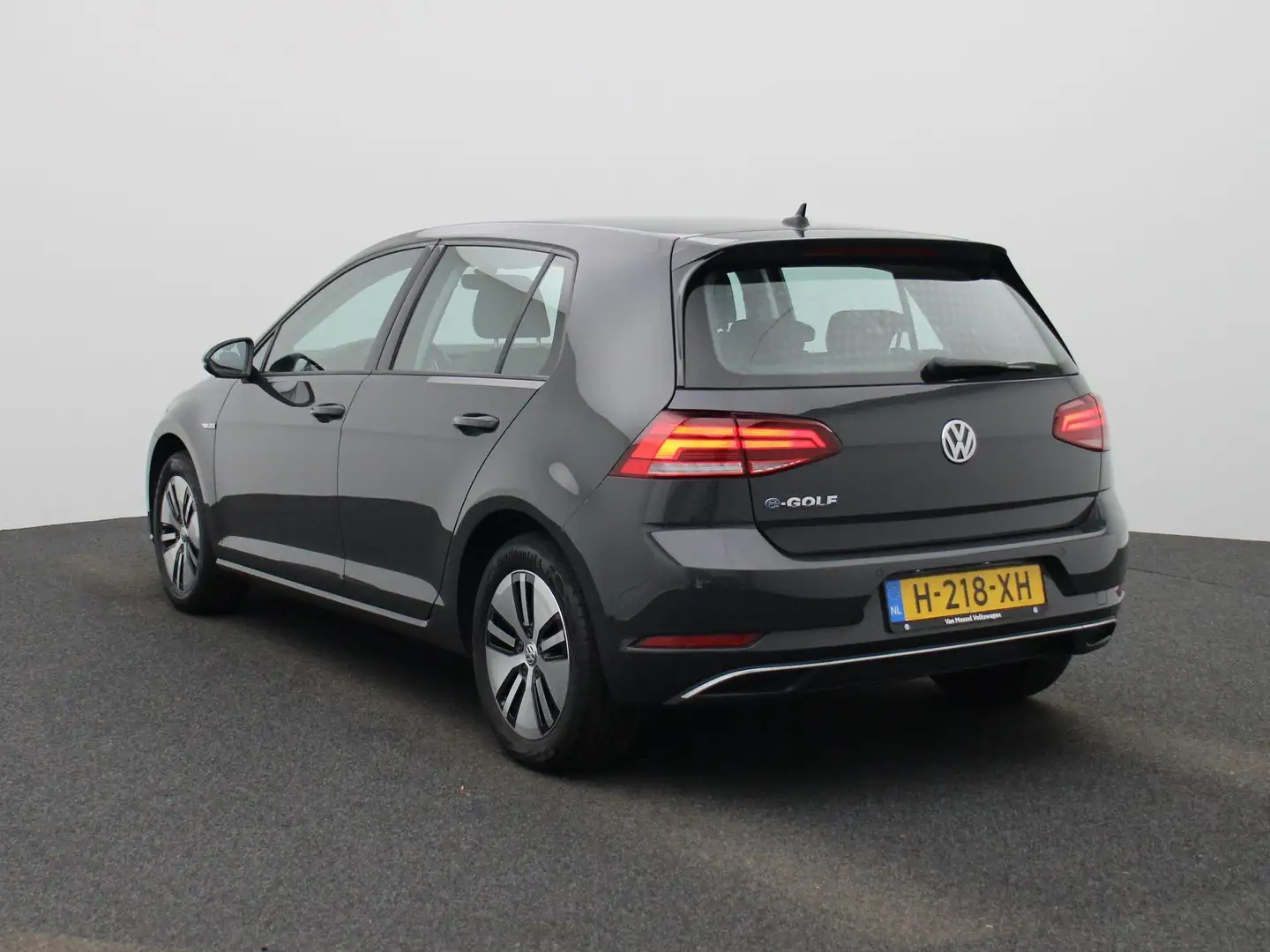 Volkswagen e-Golf E-DITION AUTOMAAT | ADAPTIEVE CRUISE | NAVIGATIE | Grijs - 2
