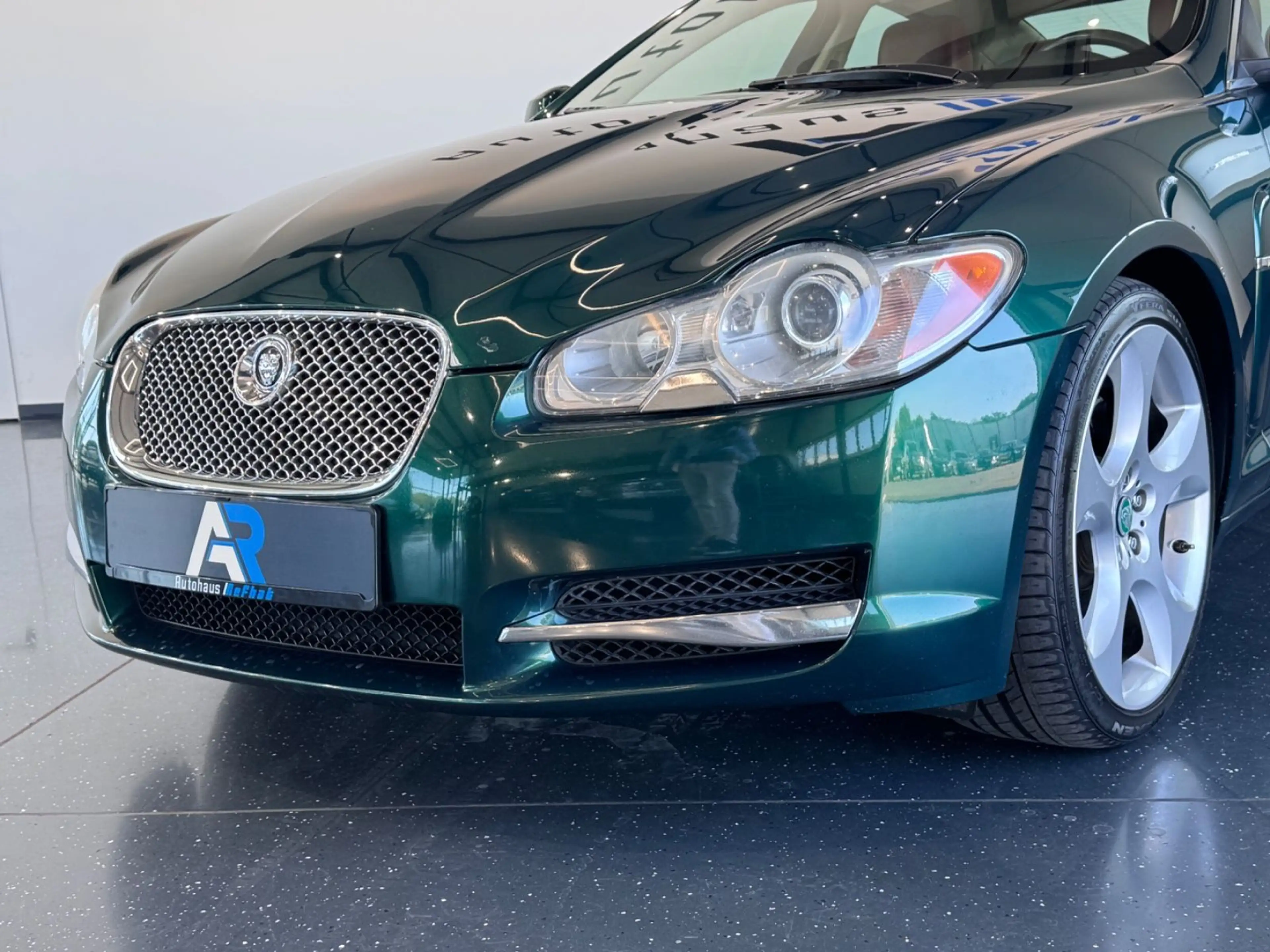 Jaguar XF 4.2 V8 Super*SPORT ABGAS*LEDER*SHZ*TOP ZUSTAN — photo 6