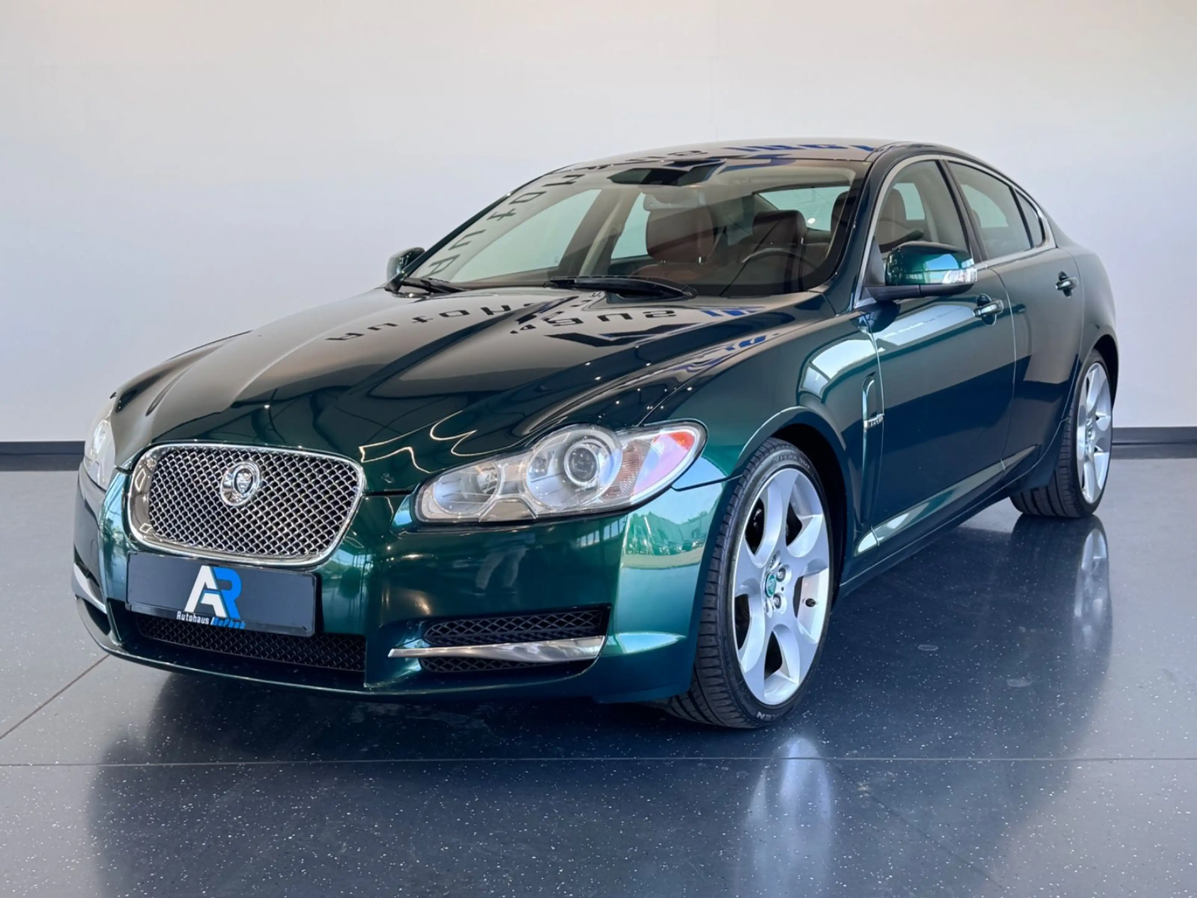 Jaguar XF 4.2 V8 Super*SPORT ABGAS*LEDER*SHZ*TOP ZUSTAN — photo 4