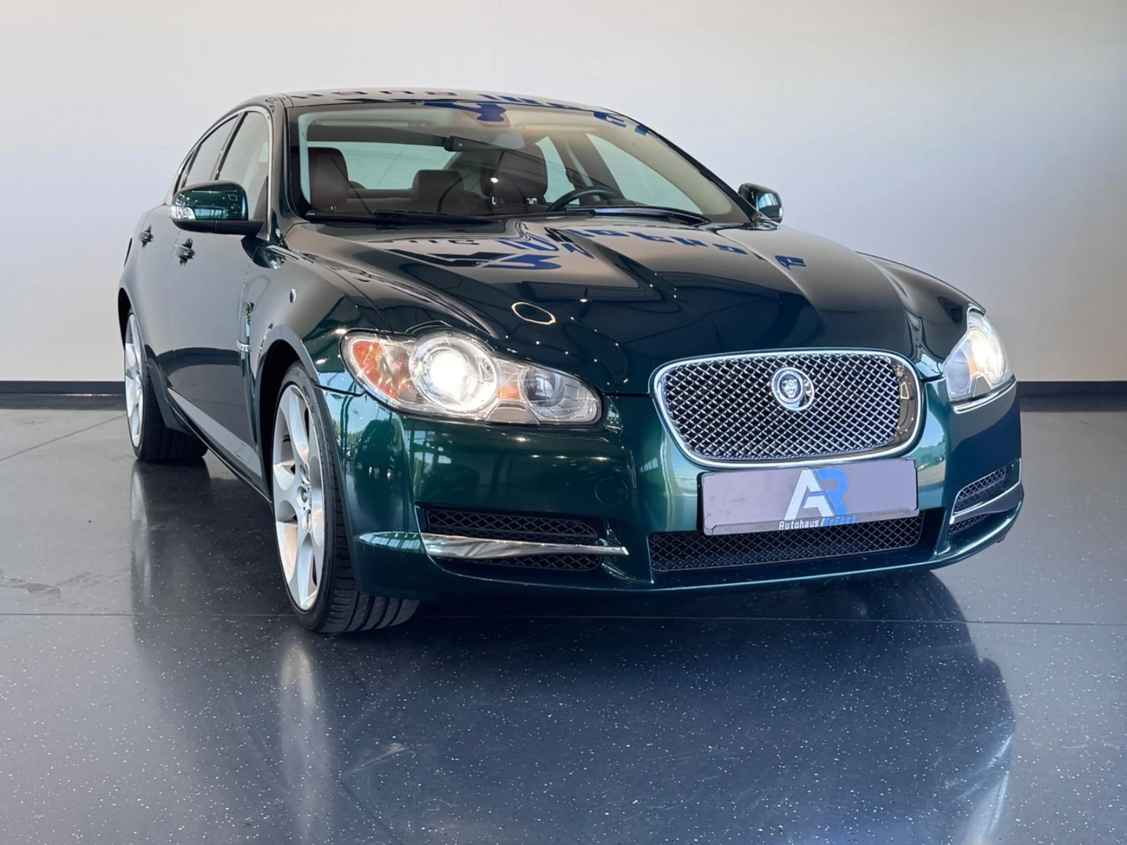 Jaguar XF 4.2 V8 Super*SPORT ABGAS*LEDER*SHZ*TOP ZUSTAN — photo 10