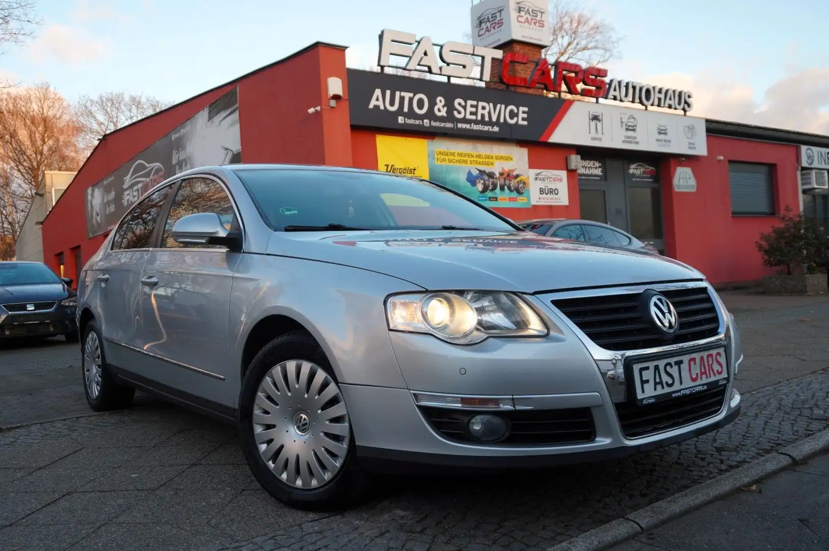 Volkswagen Passat Lim. Comfortline PDC SHZ Tempomat Silber - 1