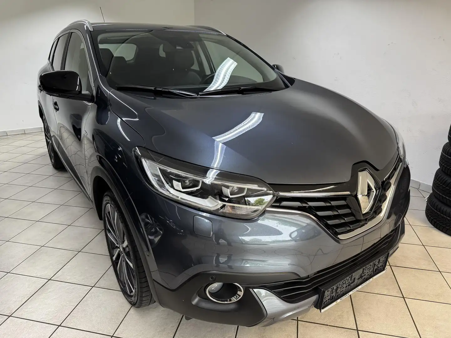 Renault Kadjar 1.3 BOSE (160PS) LED/19"ALU/NAVI/TEILLEDER 1.3 ... Grau - 1