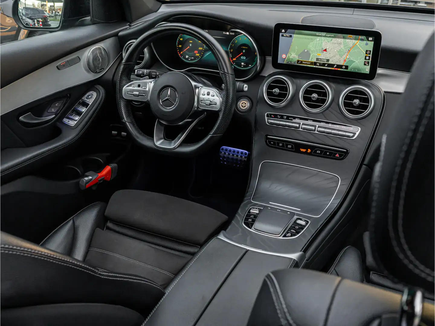 Mercedes-Benz GLC 300 300e 4MATIC Business Solution AMG ORG NL PANO BURM Zwart - 2