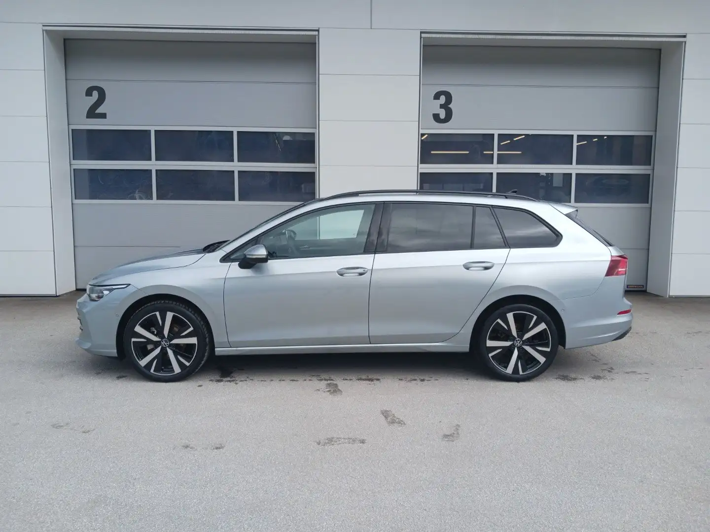 Volkswagen Golf Variant Business 1.5 TSI 85 kW Life Silber - 2