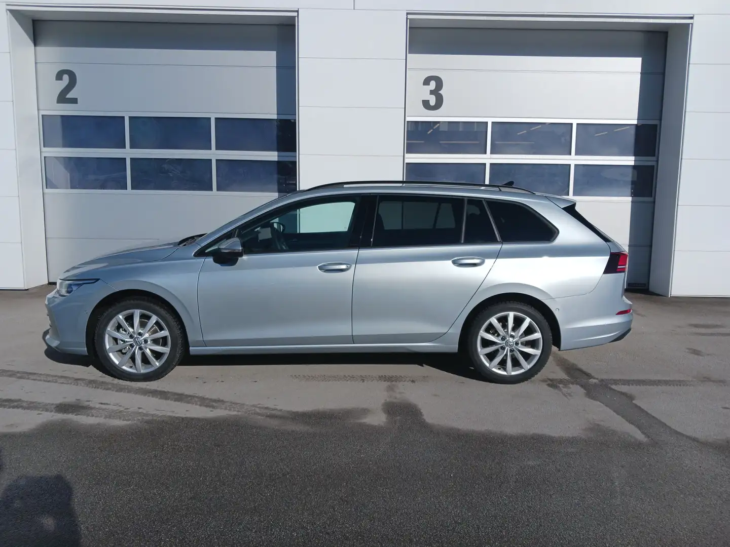 Volkswagen Golf Variant Business 1.5 TSI 85 kW Life Silber - 2