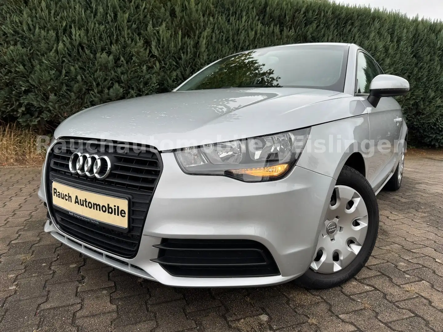 Audi A1 attraction, Klima, Servo, ZV, E.Fenster Silber - 2
