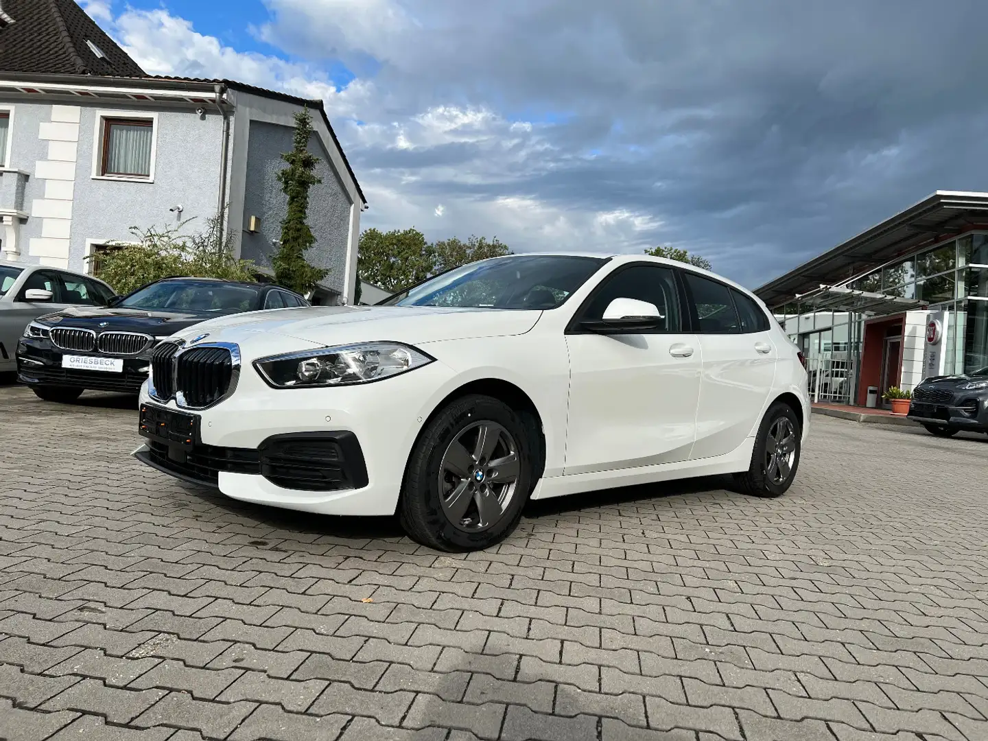 BMW 118 i *Kamera Sitzheizung DAB Klima Park Assist* Weiß - 1