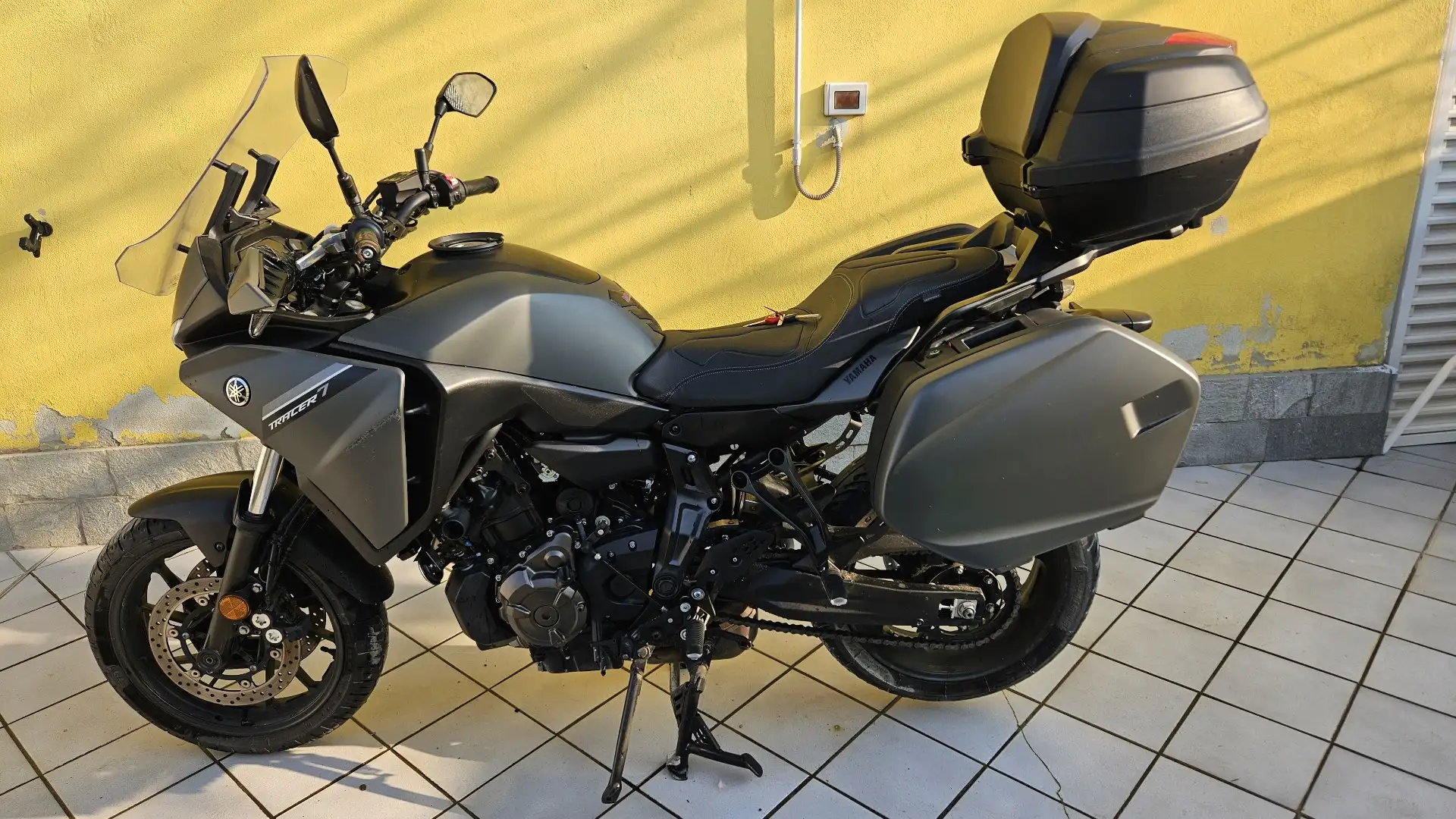 Yamaha Tracer 7 GT GRAN TURISMO Gris - 1