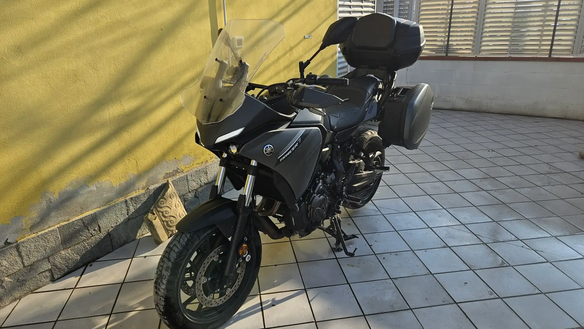 Yamaha Tracer 7 GT GRAN TURISMO Gris - 2