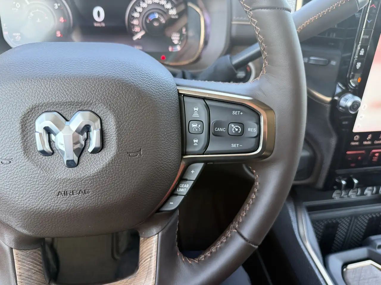RAM 2500 снимка RAM 2500