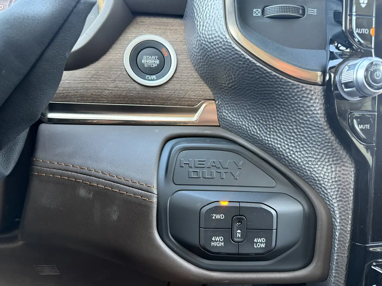 RAM 2500 снимка RAM 2500