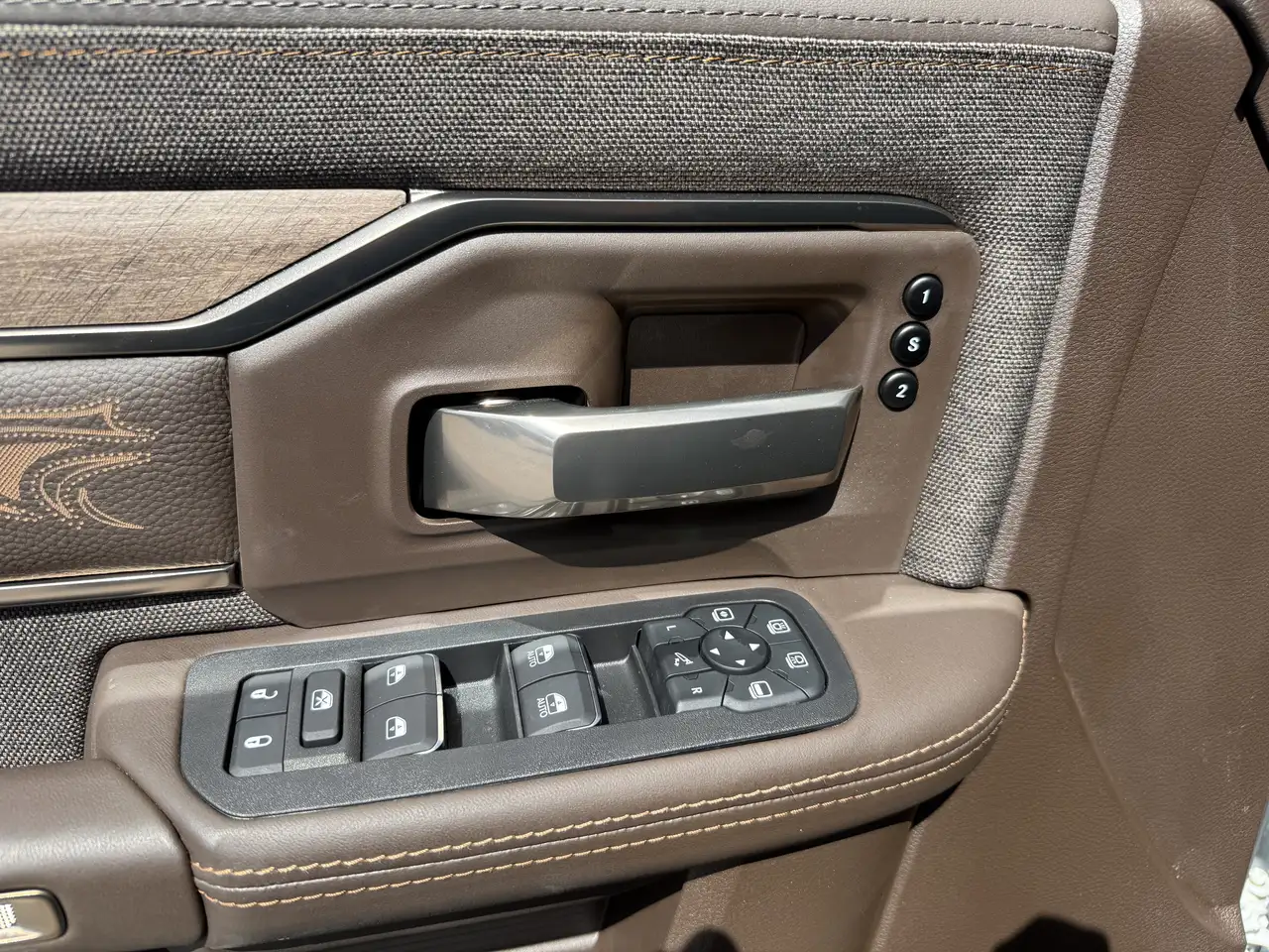 RAM 2500 снимка RAM 2500