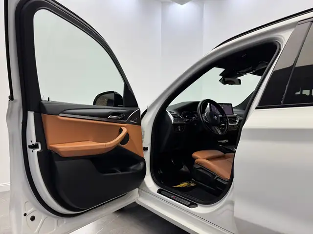 BMW X3 view 11