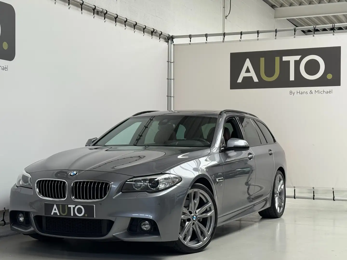 BMW 520 Touring dAS M-PACK *FULL*1eEIGN*PANO*CAMERA* Grijs - 1