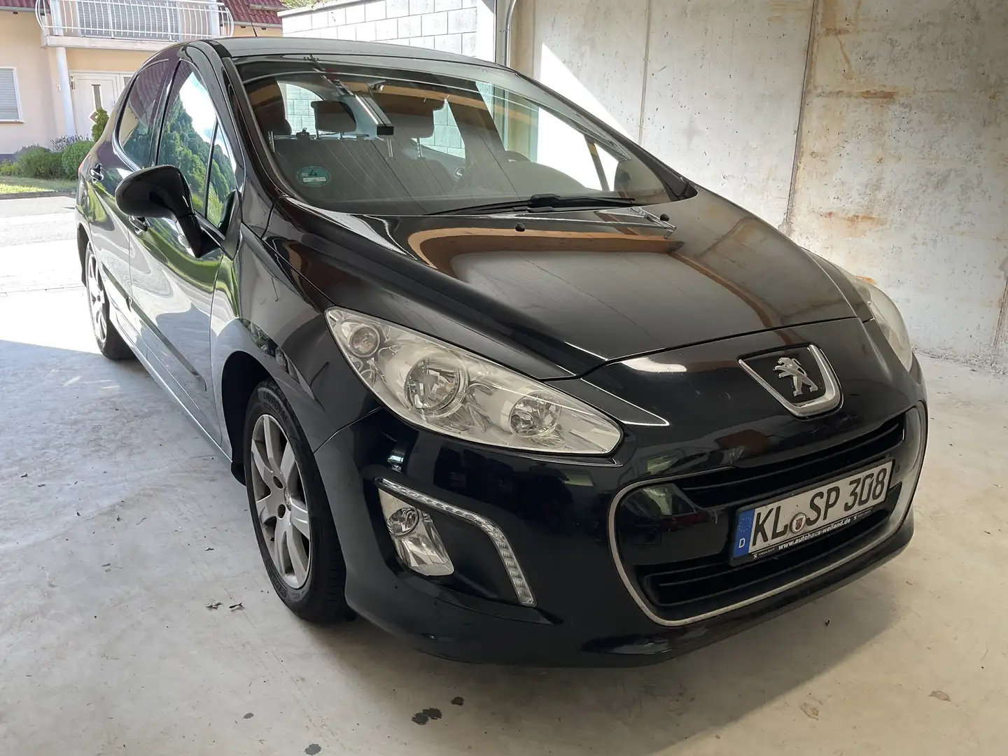 Peugeot 308 Active Schwarz - 2