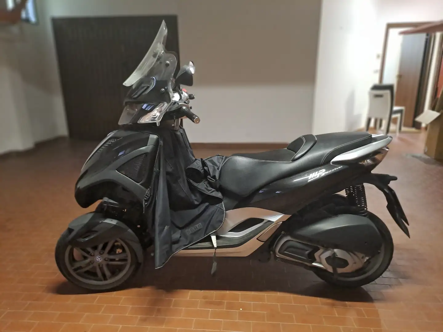 Piaggio MP3 YOURBAN 300 Blauw - 2