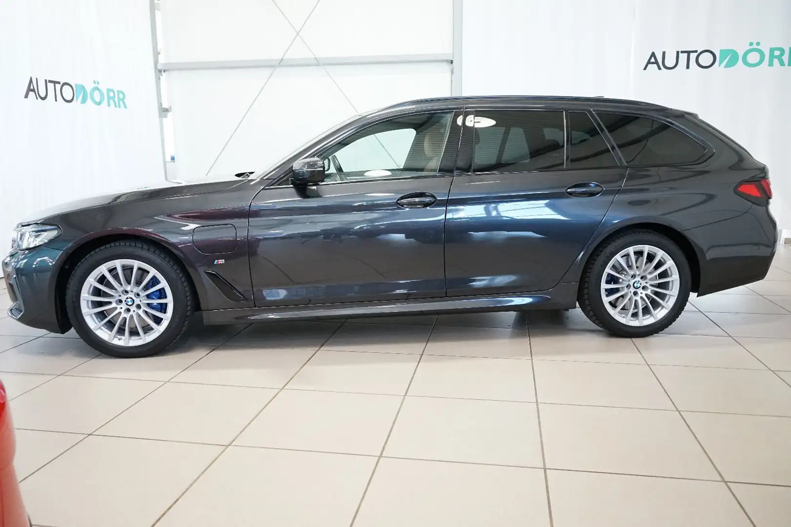 BMW 530 e xDrive Touring M Sport+Laser+AHK+Standhzg Grijs - 2