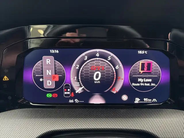 Volkswagen Golf view 12