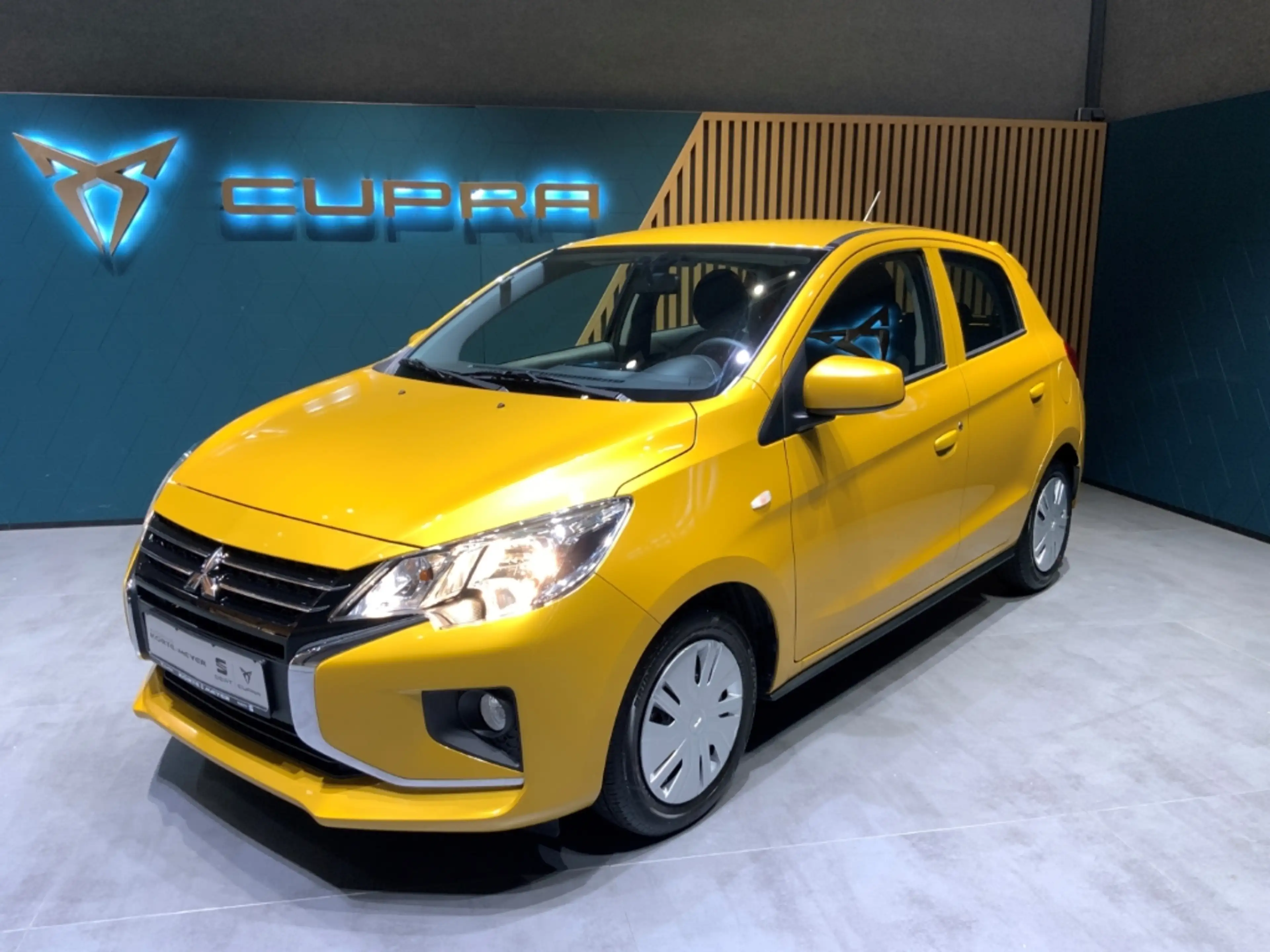 Mitsubishi Space Star Select 1.2 5-Gang+Navi — photo 4