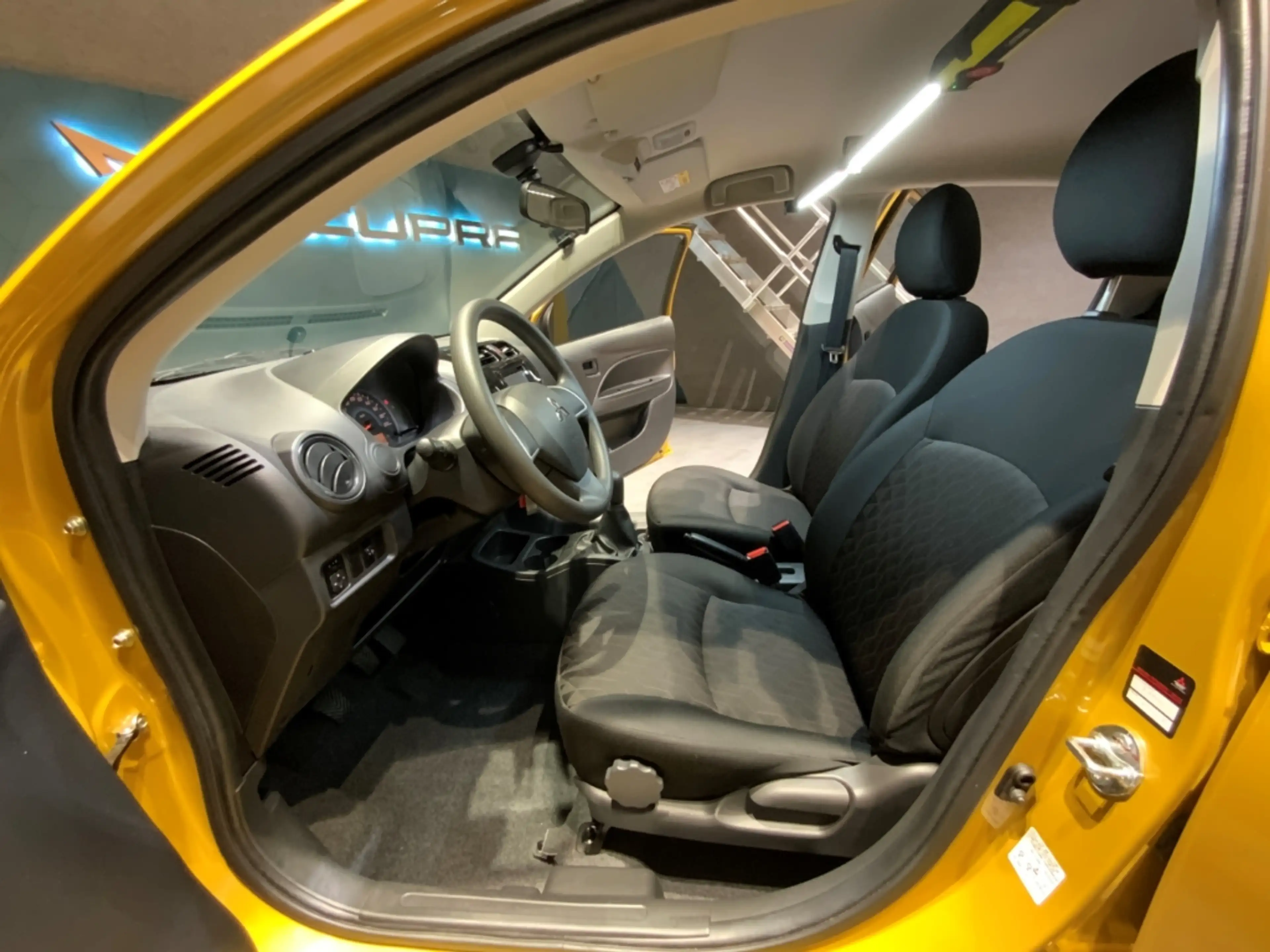 Mitsubishi Space Star Select 1.2 5-Gang+Navi — photo 11