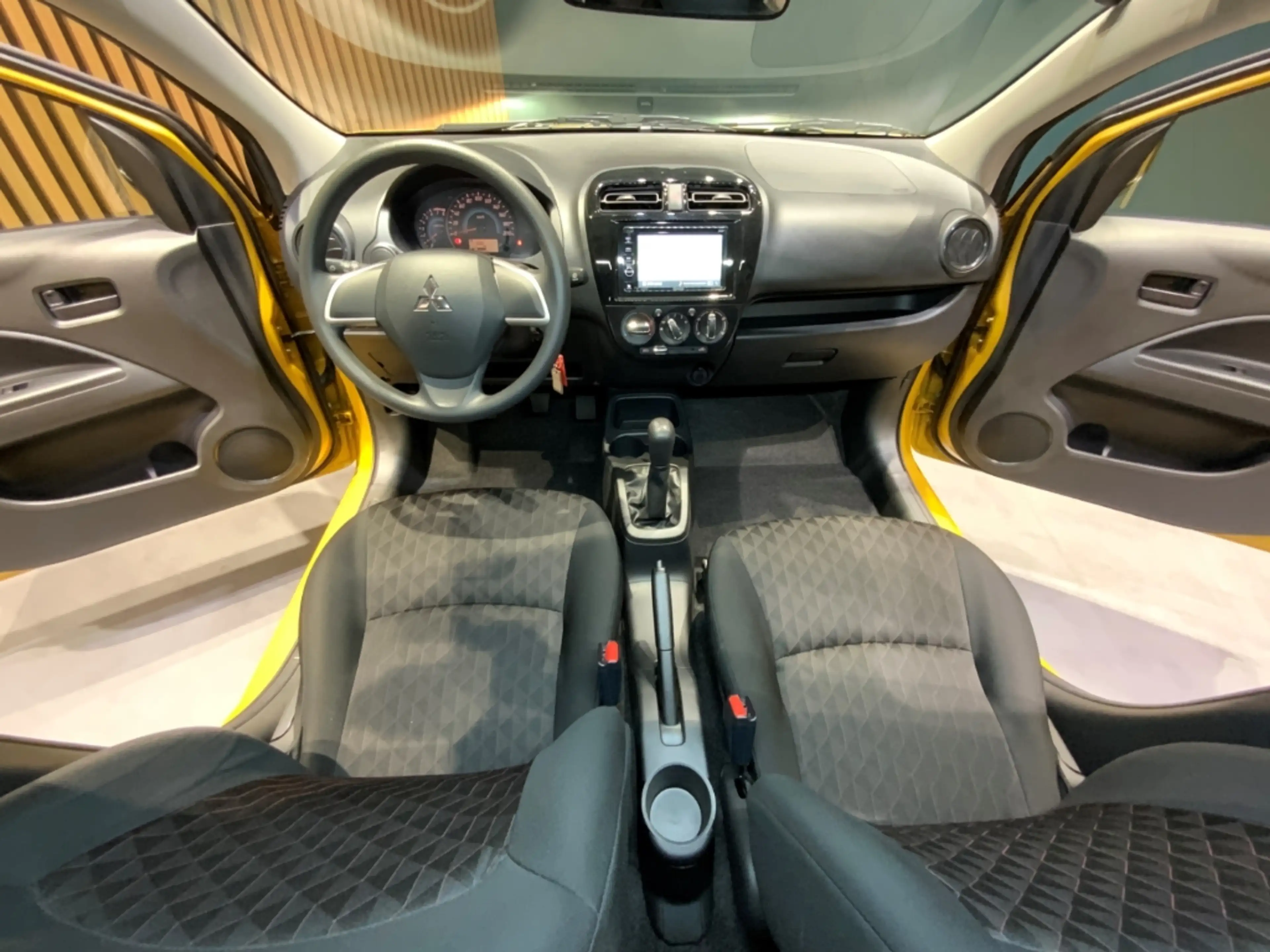 Mitsubishi Space Star Select 1.2 5-Gang+Navi — photo 13
