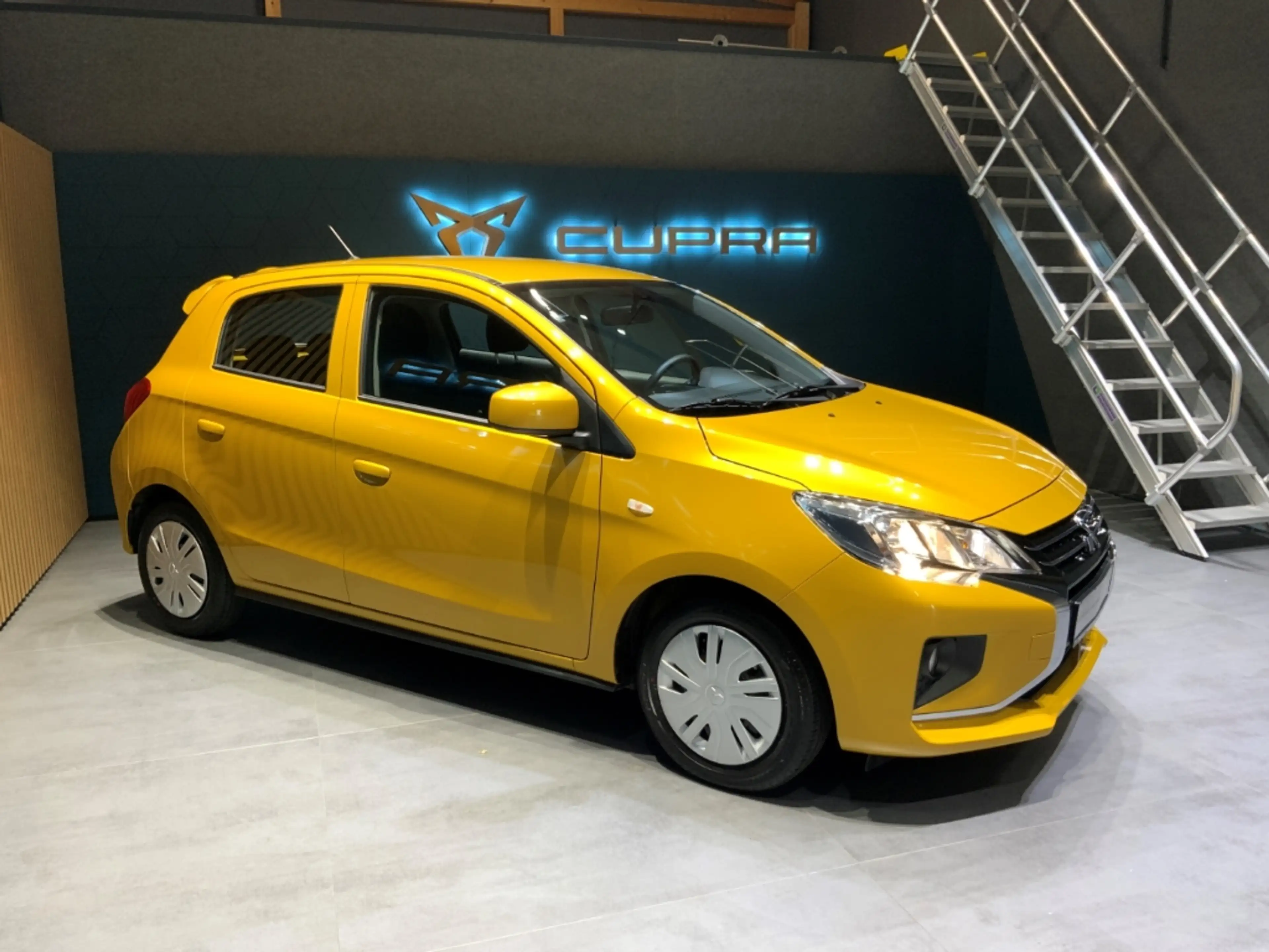 Mitsubishi Space Star Select 1.2 5-Gang+Navi — photo 2