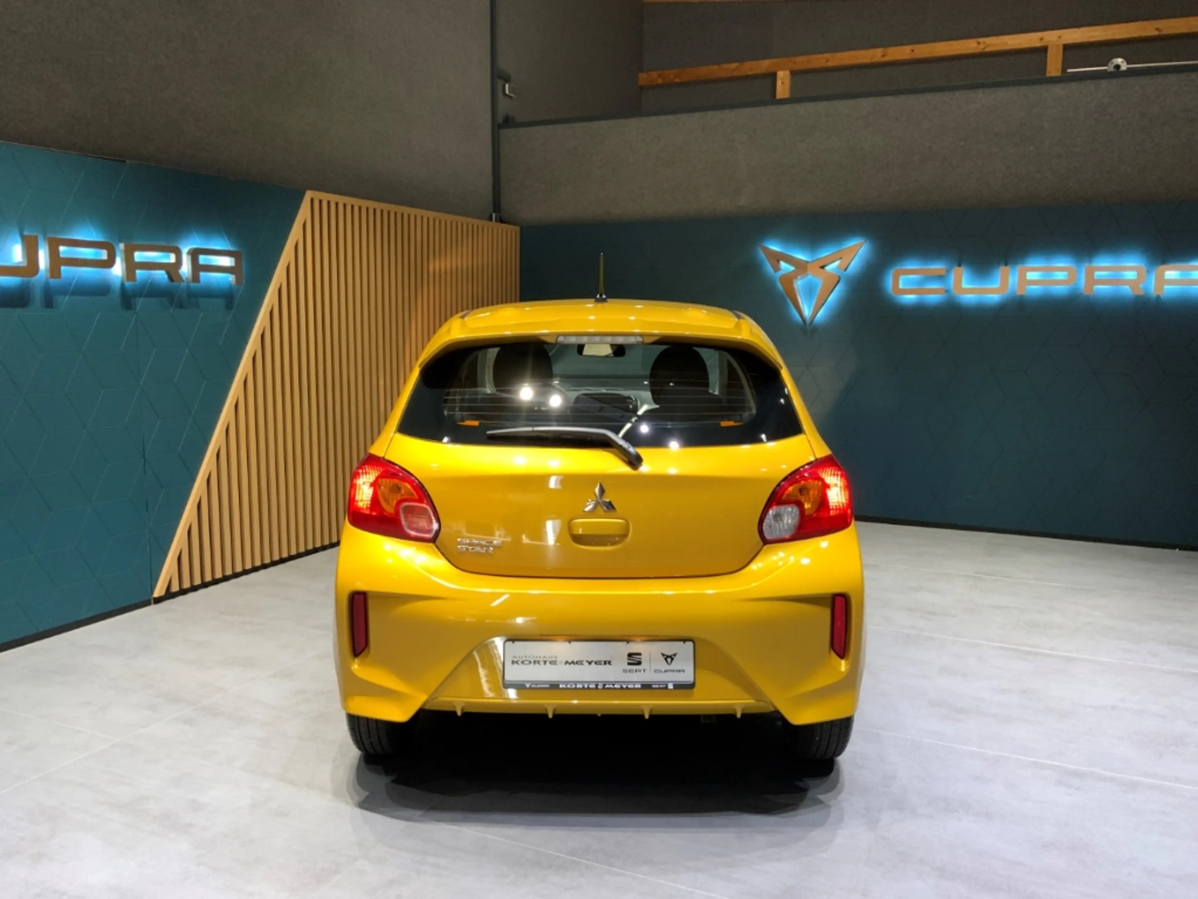 Mitsubishi Space Star Select 1.2 5-Gang+Navi — photo 6