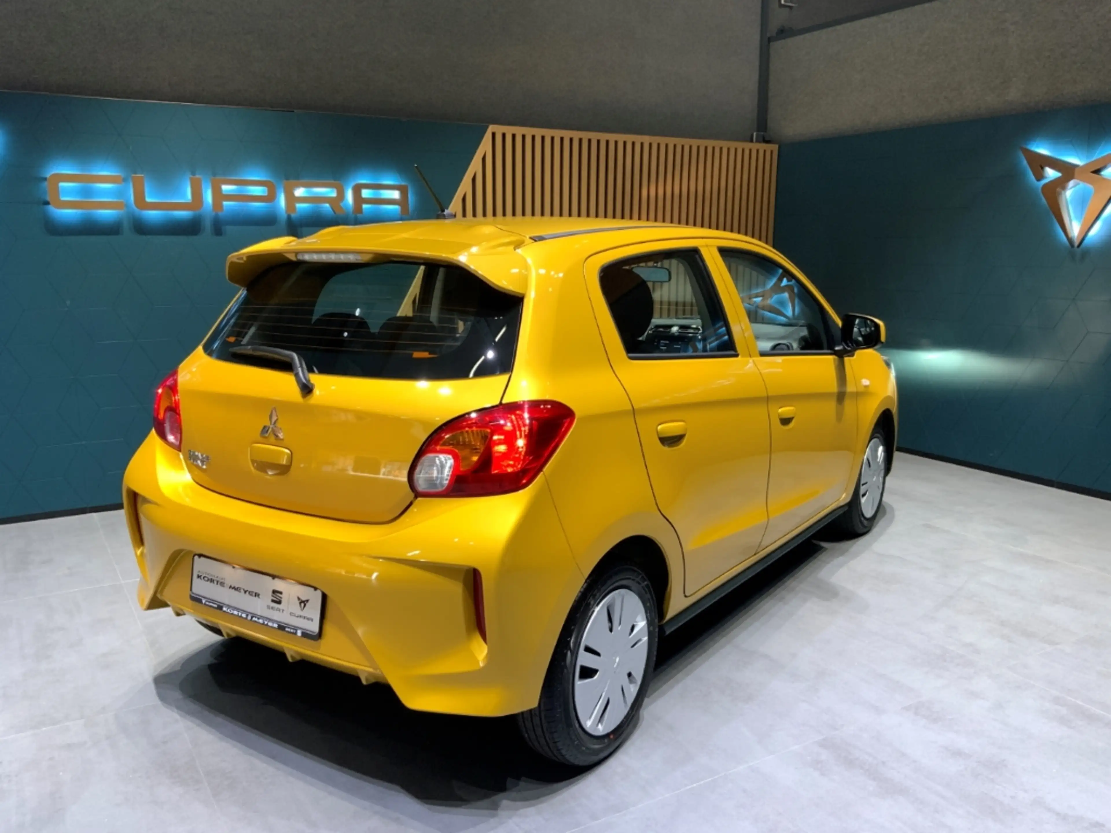 Mitsubishi Space Star Select 1.2 5-Gang+Navi — photo 8