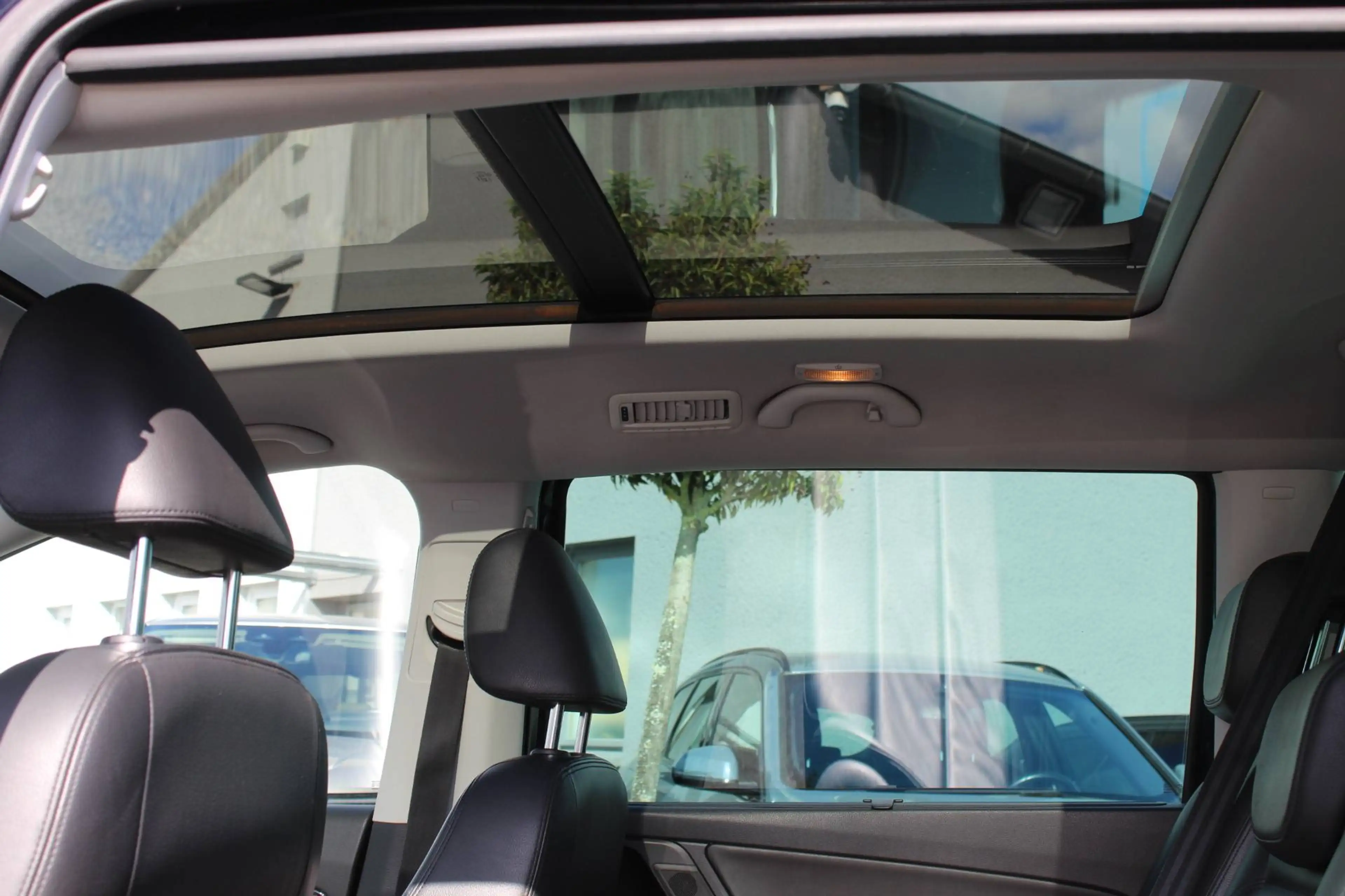 Volkswagen Sharan Highline 2.0 TSI DSG +AHK+Leder+Xenon+NAVI+RFK — photo 15