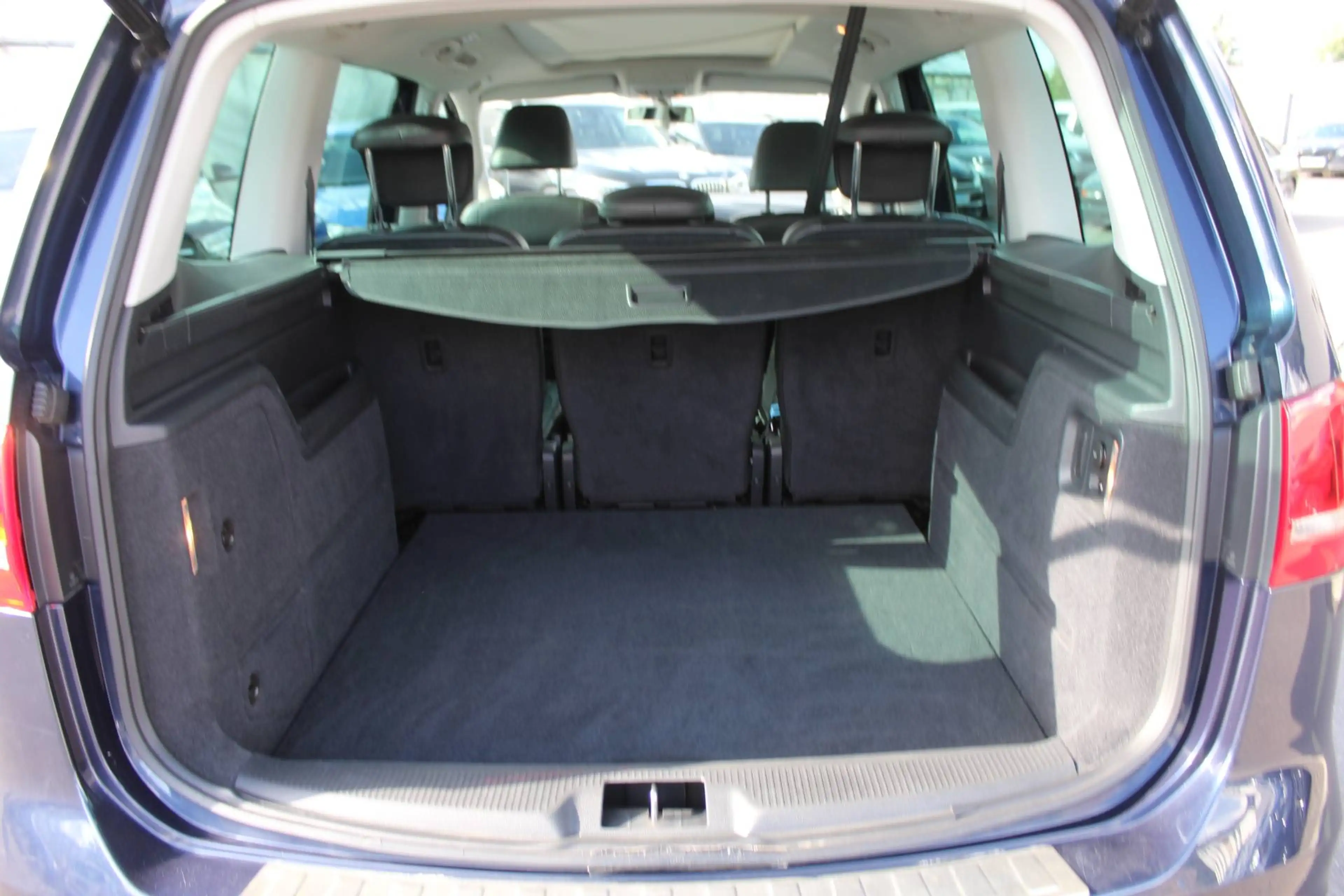 Volkswagen Sharan Highline 2.0 TSI DSG +AHK+Leder+Xenon+NAVI+RFK — photo 6